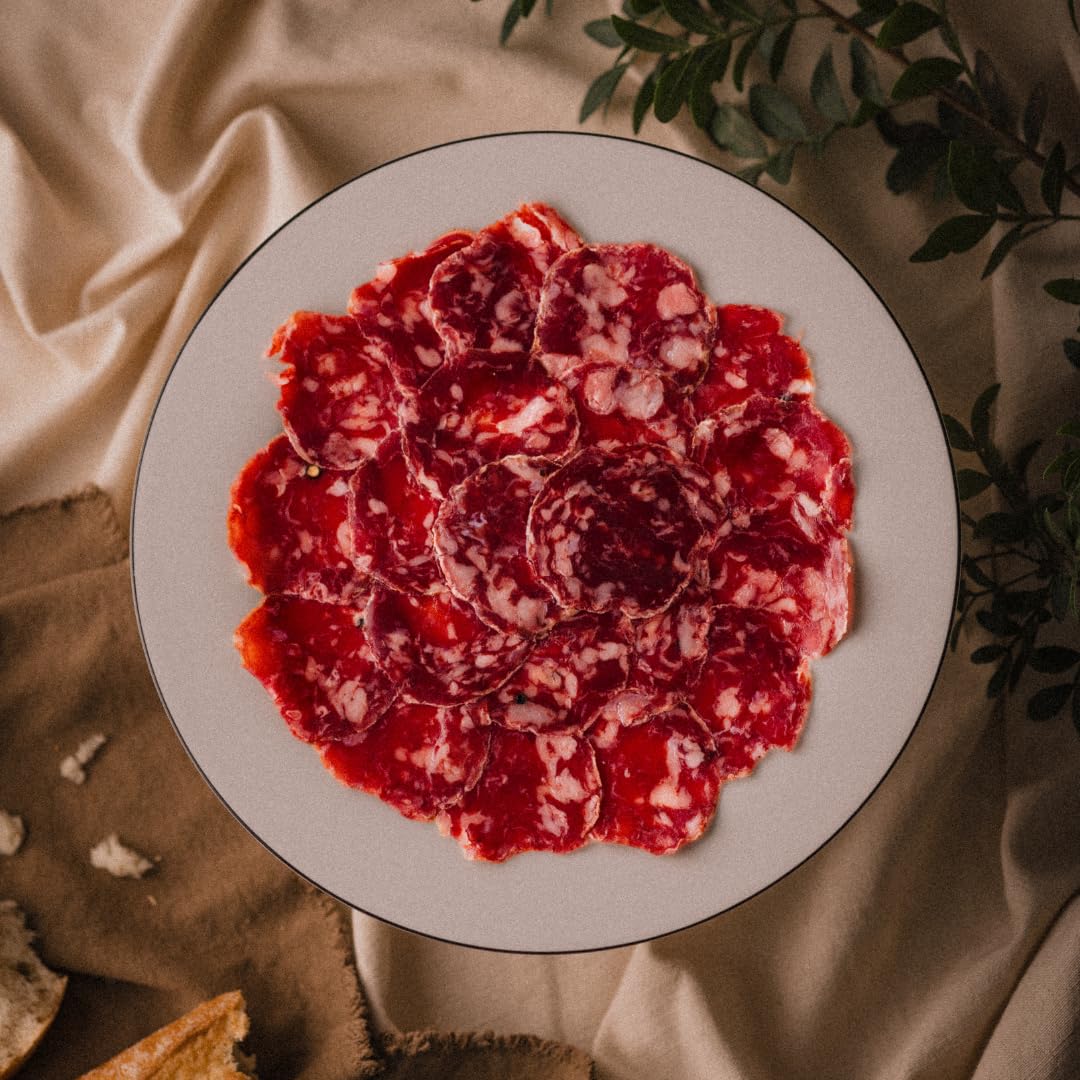 Maximiliano Jabugo - Salchichón de Bellota 100% Ibérico | Estuche 80gr Loncheado | Aliño Tradicional con Pimienta | Curación Natural en Jabugo | Embutido Ibérico Artesano