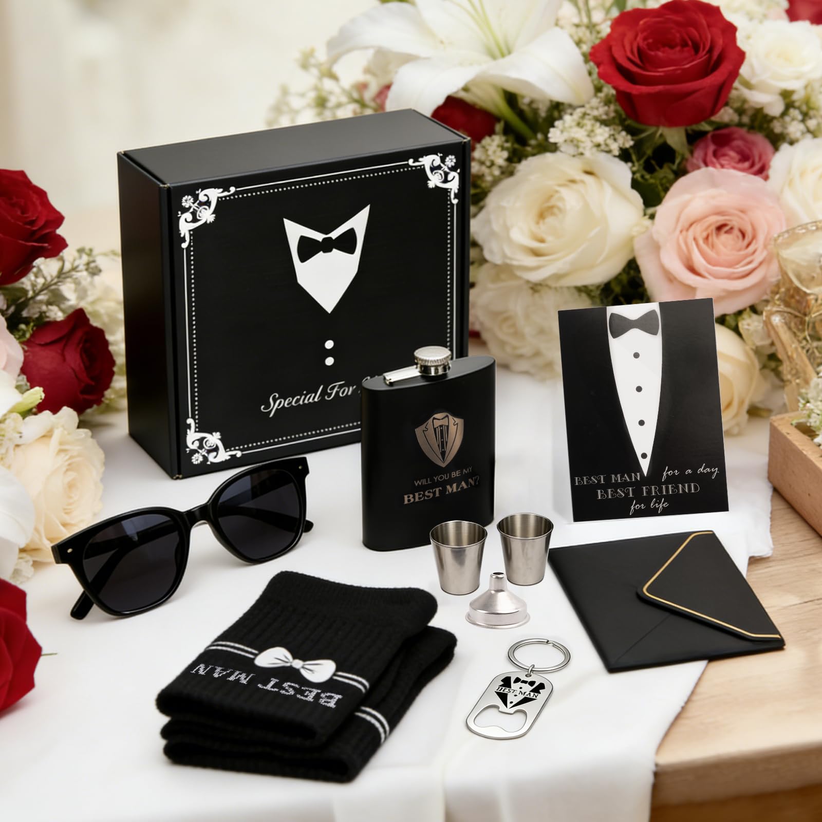 Set di 9 Regali per Testimoni Dello Sposo, Set Regalo per Testimone Dello Sposo di Nero Include Fiaschetta Incisa, Bicchierini, Apribottiglie, Calzino, Biglietti di Auguri