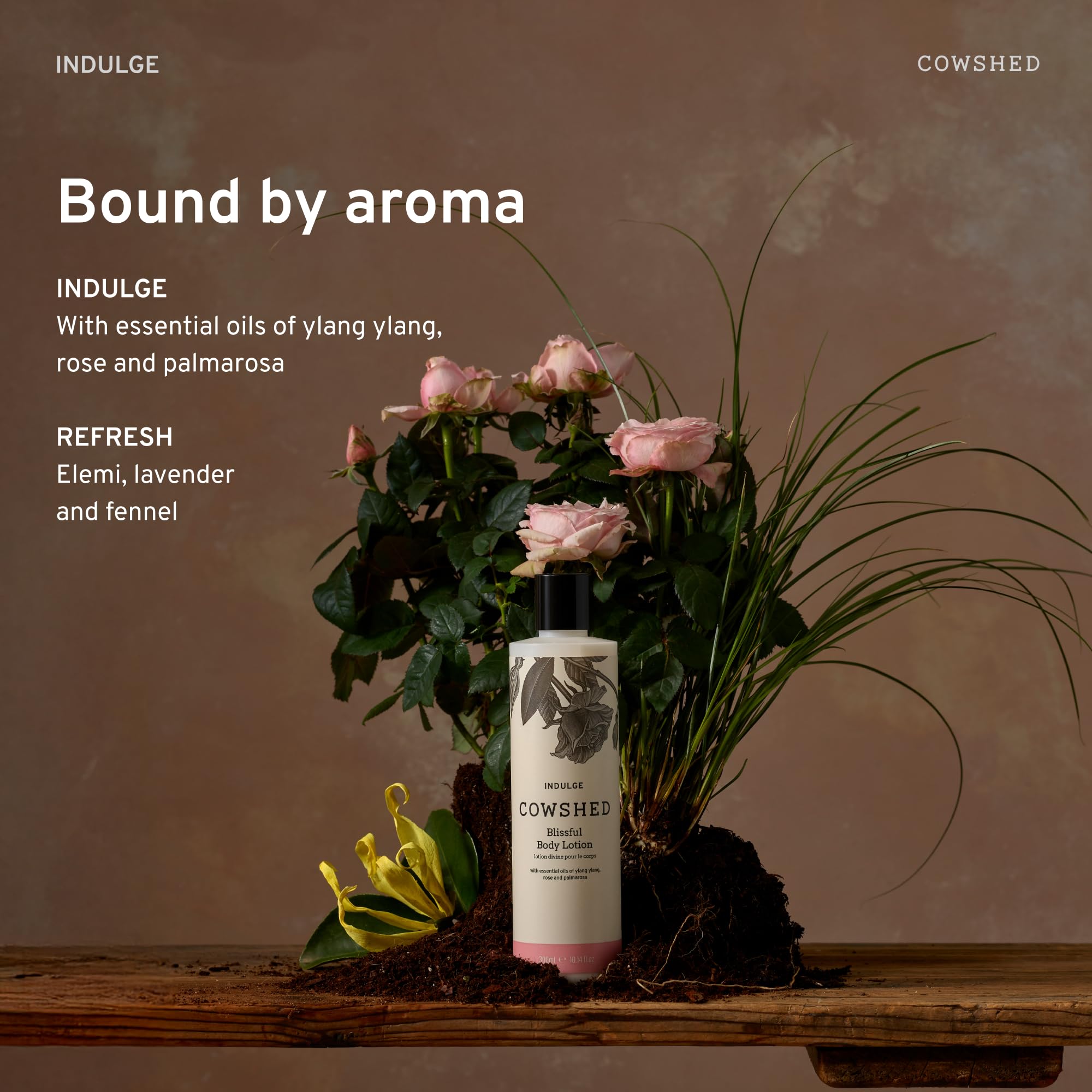 Cowshed Indulge Travel Set - Luxus Bad & Körper Geschenkset mit Körperlotion, Bad & Duschgel & Handcreme - Floral Spa Essentials mit Kulturbeutel