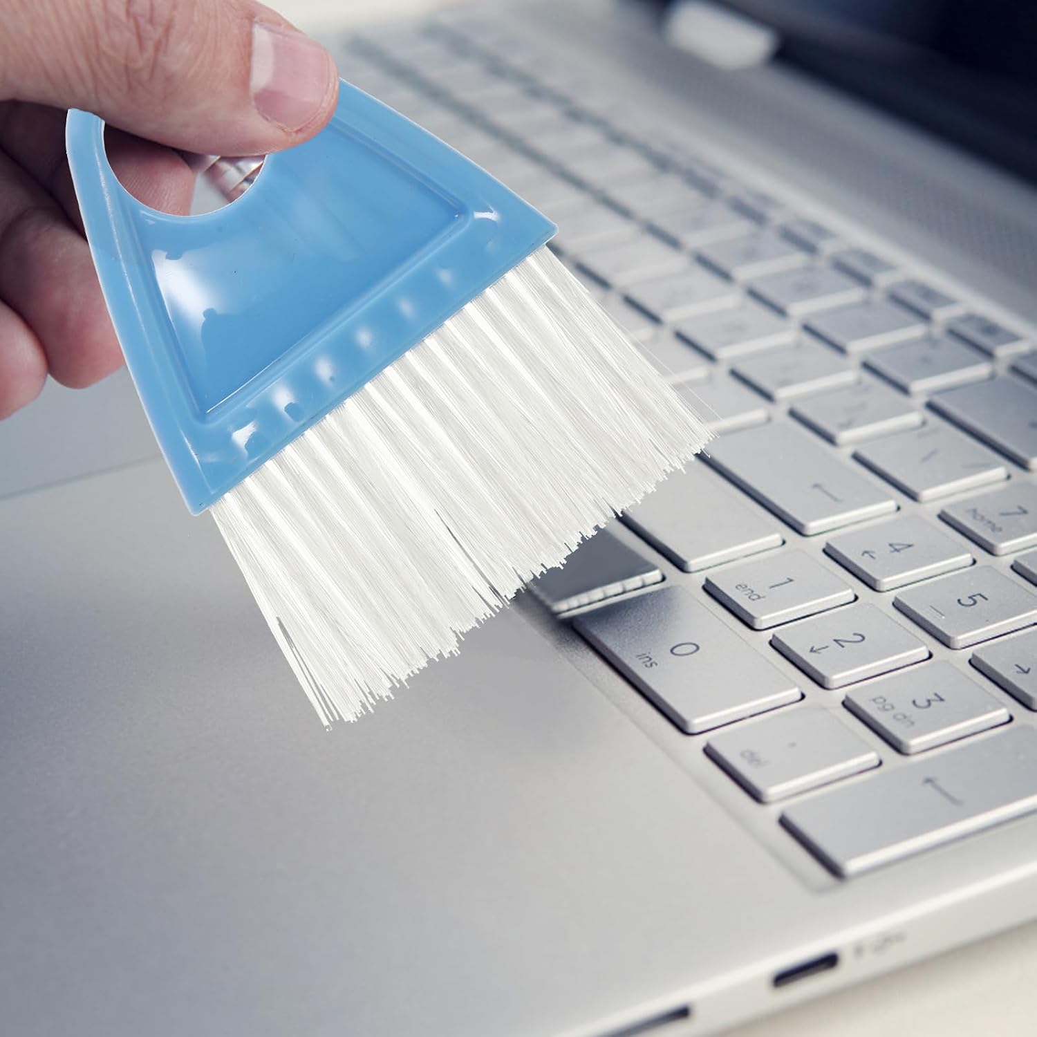 Mini Cleaning Broom and Desktop Dustpan Set, 2 Sets Household Sweeping Brush with Pet Hair Cleaning Function, Compact Hand Broom for Quick Cleanup and Desktop Use Random Color