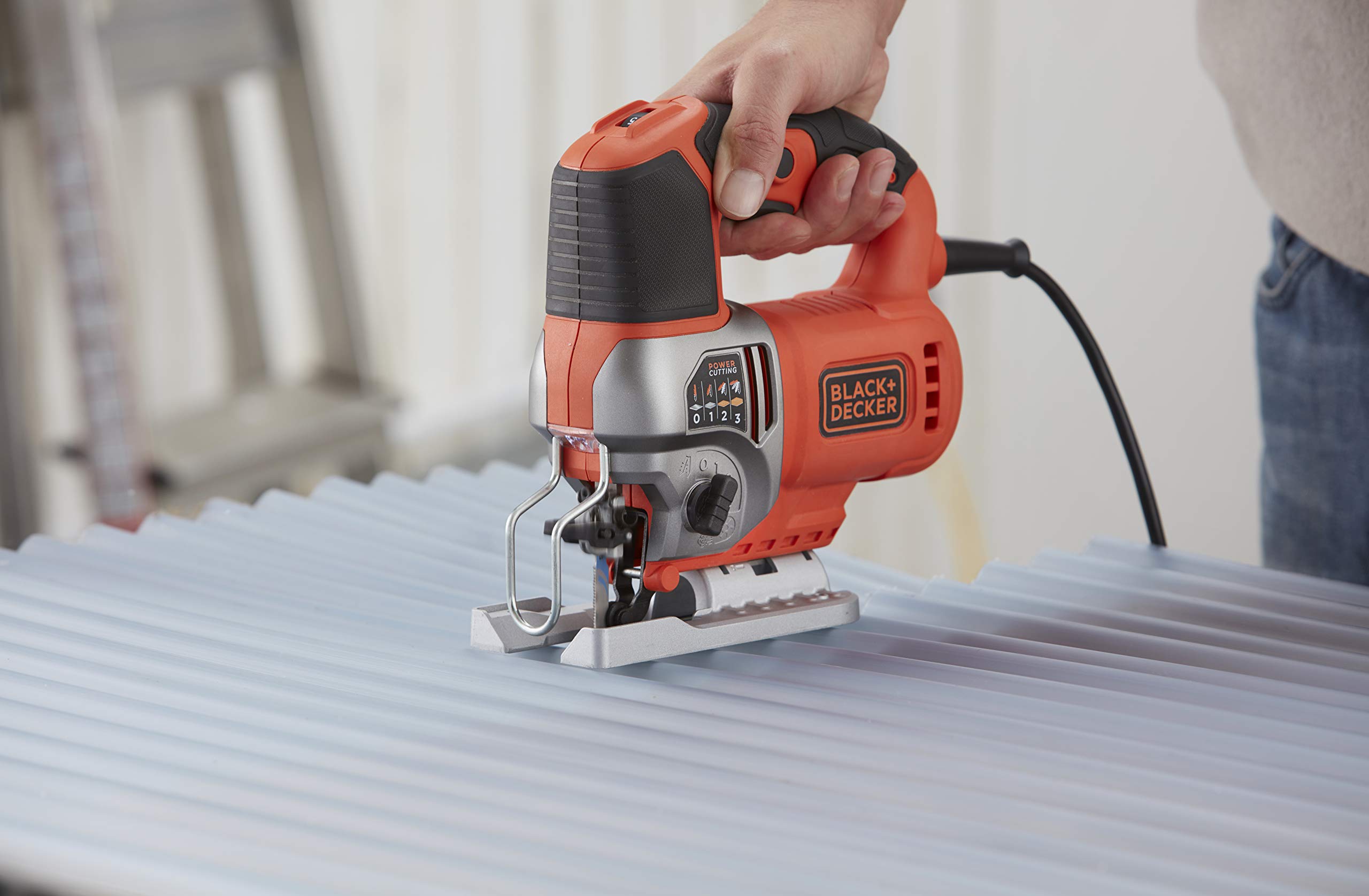 BLACK+DECKER BES610-QS Sierra de cartón 650W 650W
