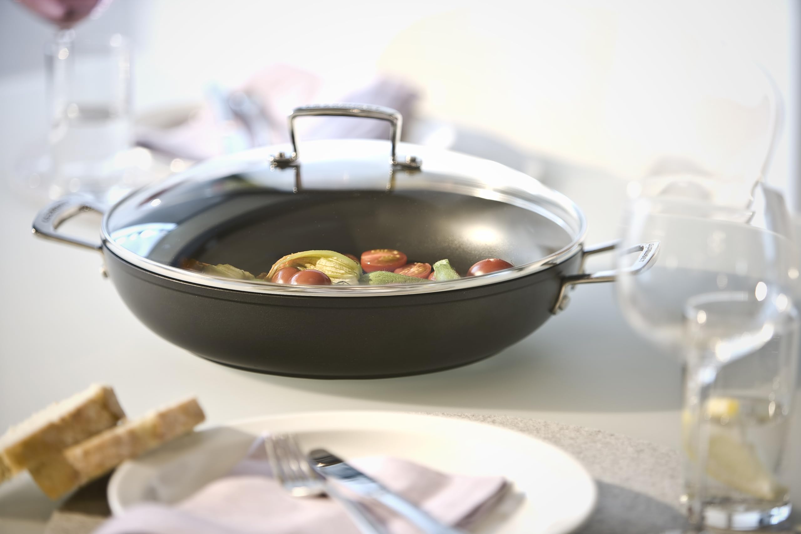 Le Creuset Sauteuse Provençale Anti-Adhérente en Aluminium Forgé avec Couvercle, 30 cm, Anthracite/Argenté,51107300010502