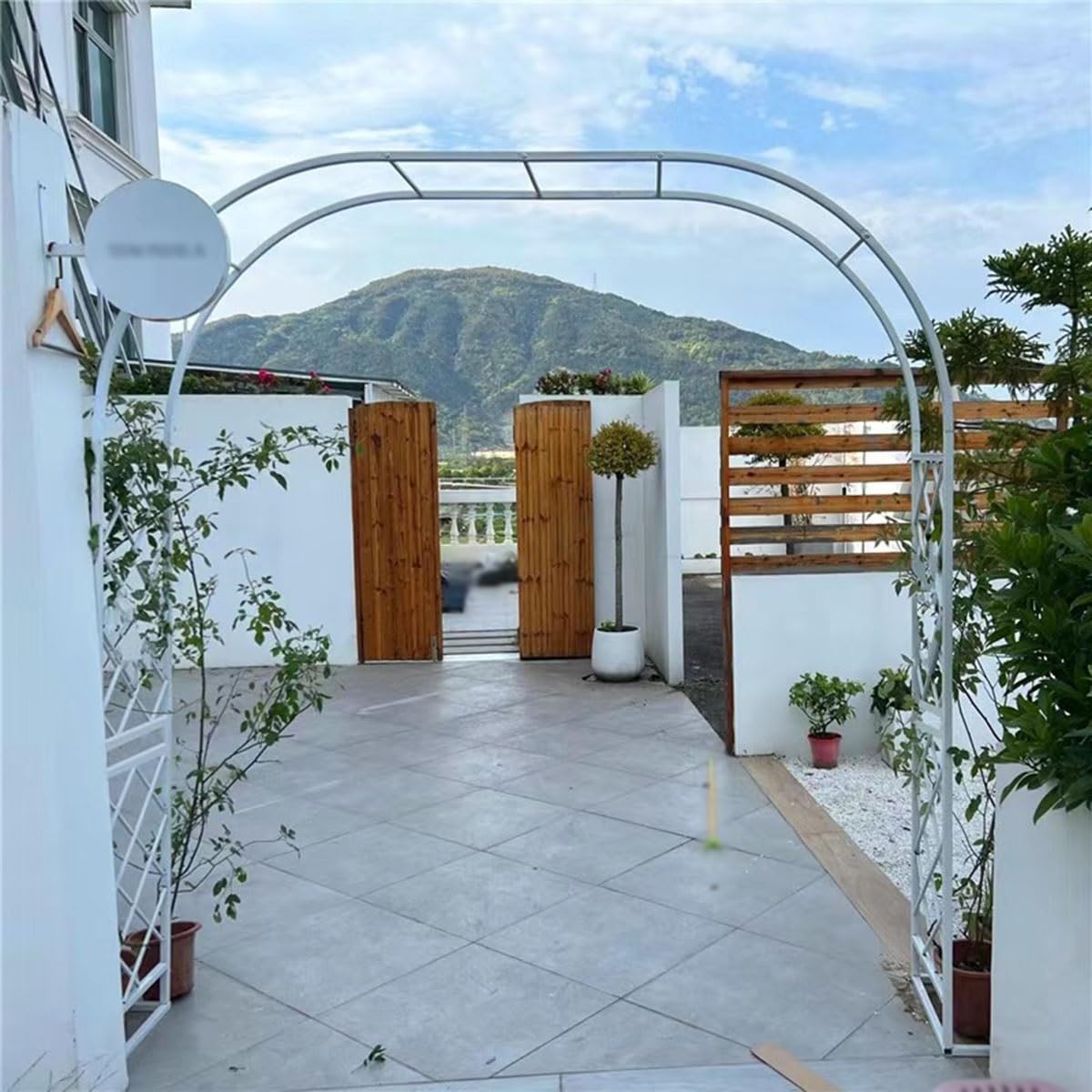 Metalowy łuk ogrodowy Pera Trellis stojak stabilny zewnętrzny altana do roślin pnących 260 x 270 cm biały regulowana wysokość 140-370 cm t na wesela i imprezy
