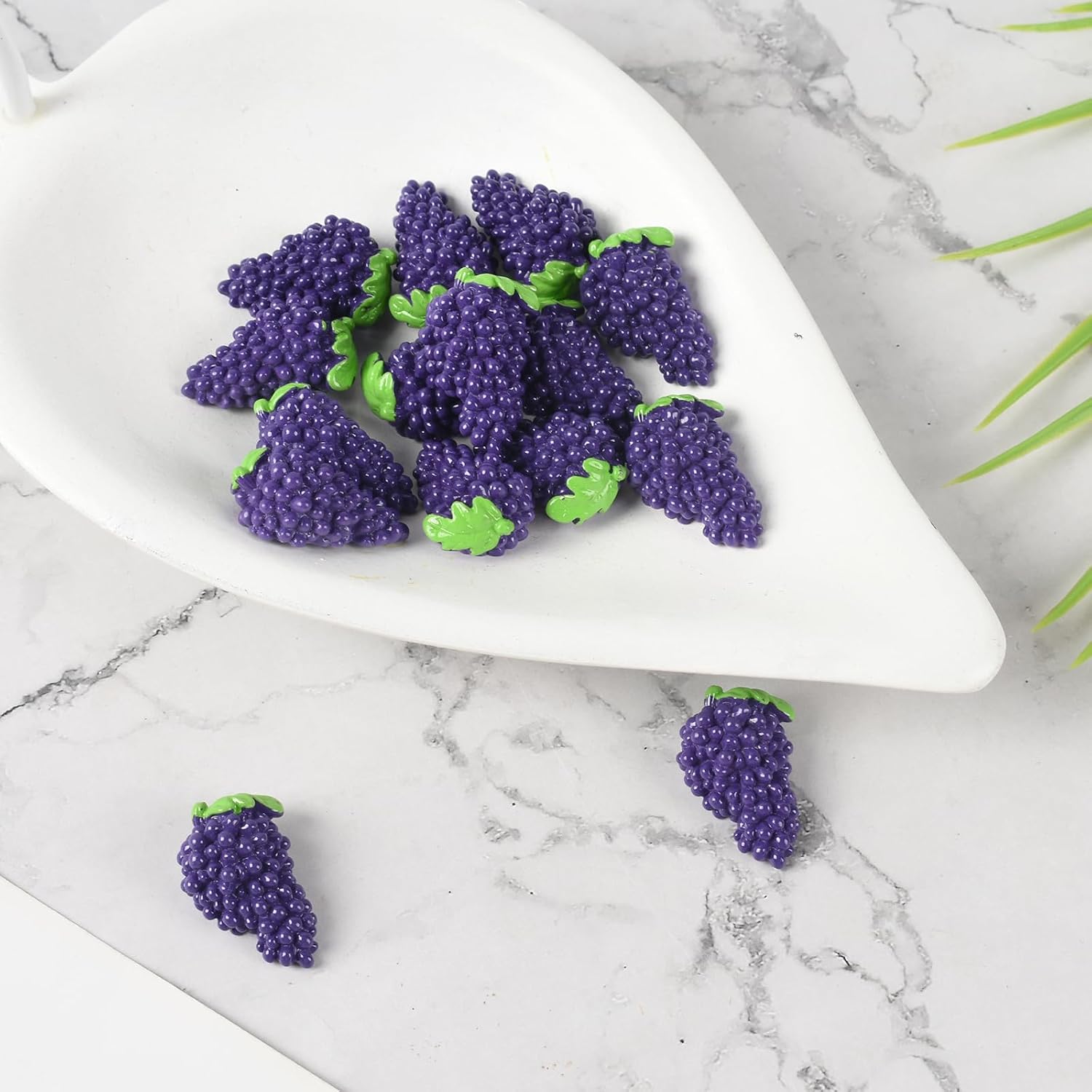 Miniature Artificial Grapes, 15 Pcs Resin Simulation Grapes Artificial Mini Fruits for Home Mini Kitchen Cabinet Props DIY Crafts Decor, Dark Purple