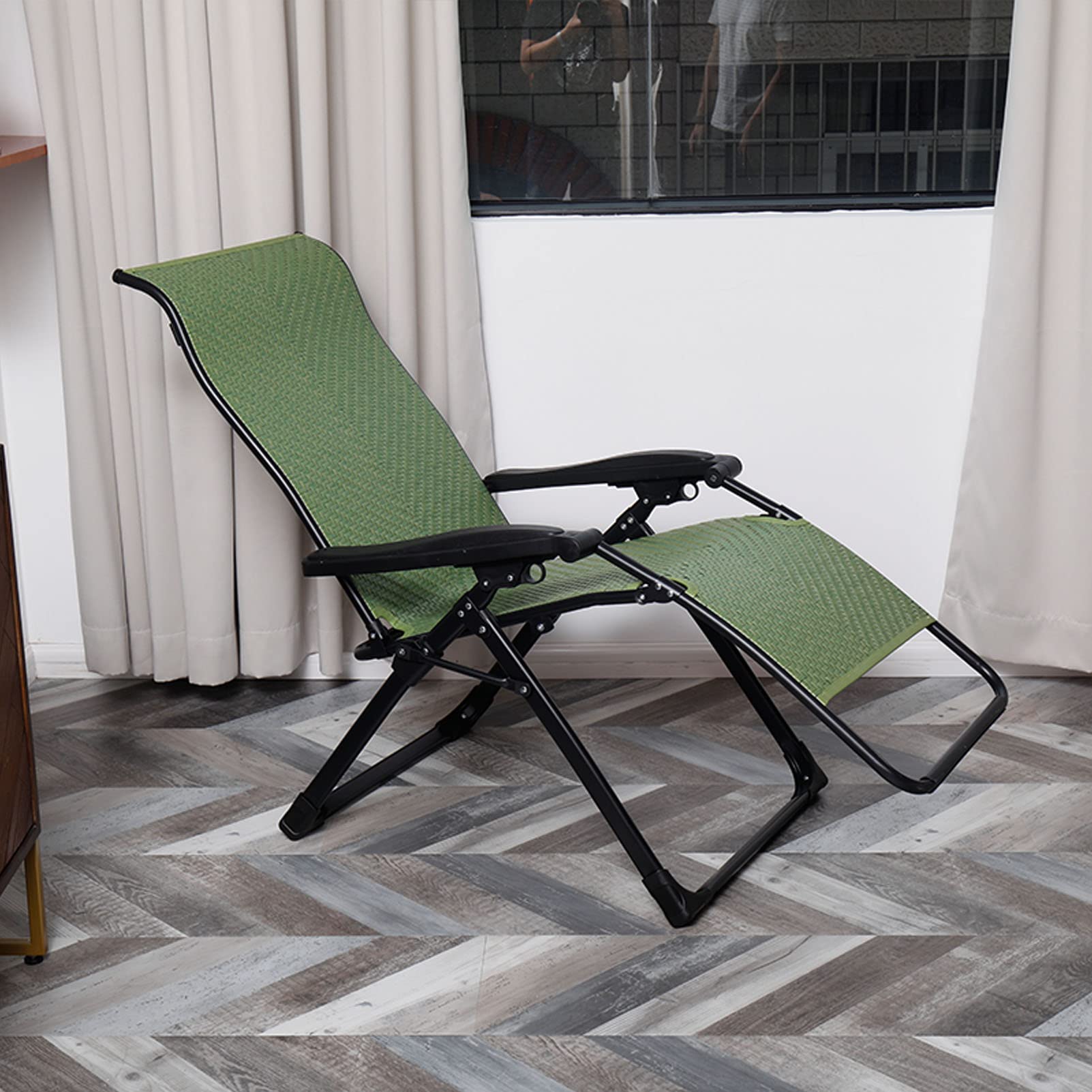 Chaise longue zéro gravité réglable et pliable pour un confort optimal de terrasse.