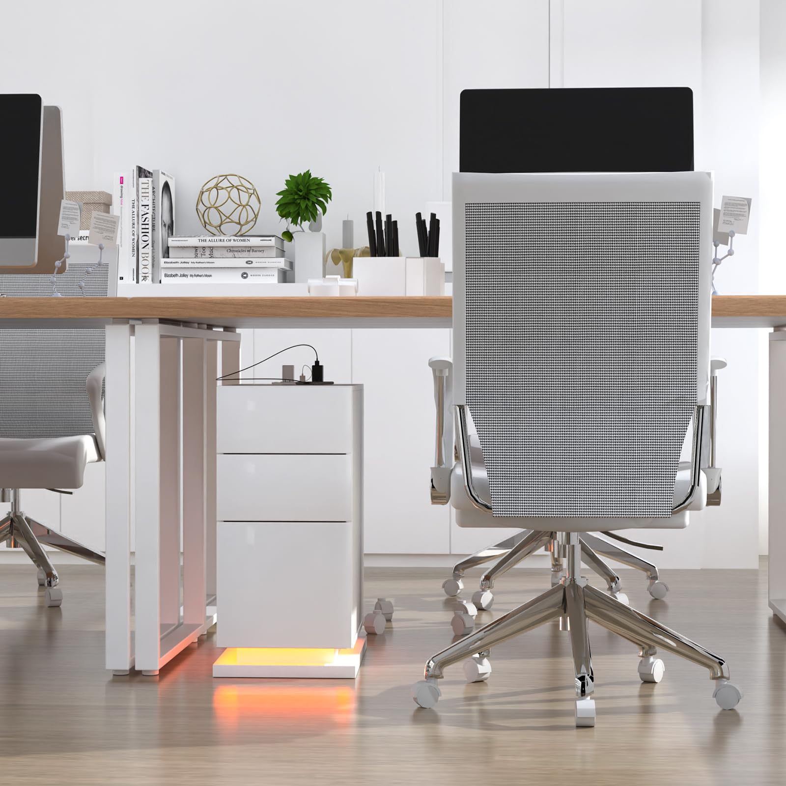 Comodino Moderno con Luci LED, Comodino Stretto con Stazione di Ricarica, Tavolino con 3 Cassetti, Libreria sul Retro, Cassetto Stretto Tavolino Divano