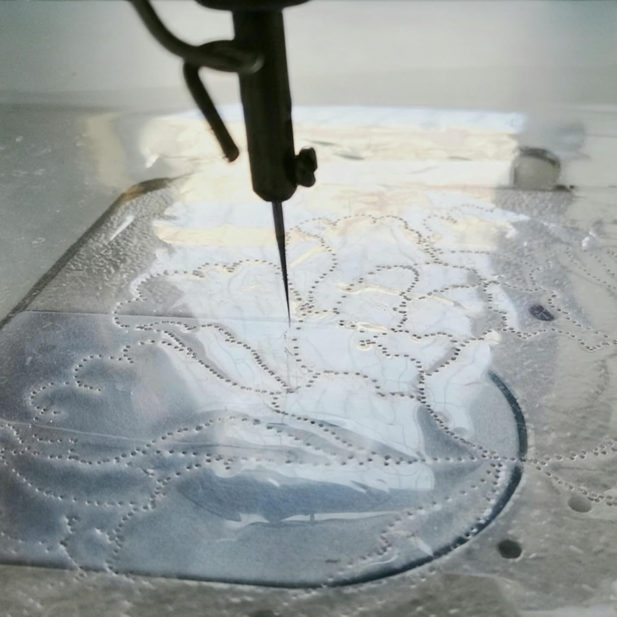 Macchina Da Ricamo Elettrica Ad Ago, Portatile, Con Velocità Regolabile, Leggera E Silenziosa, Con 10 Testine Di Ricambio, Ideale Per La Realizzazione Di Modelli Di Abiti Da Sposa