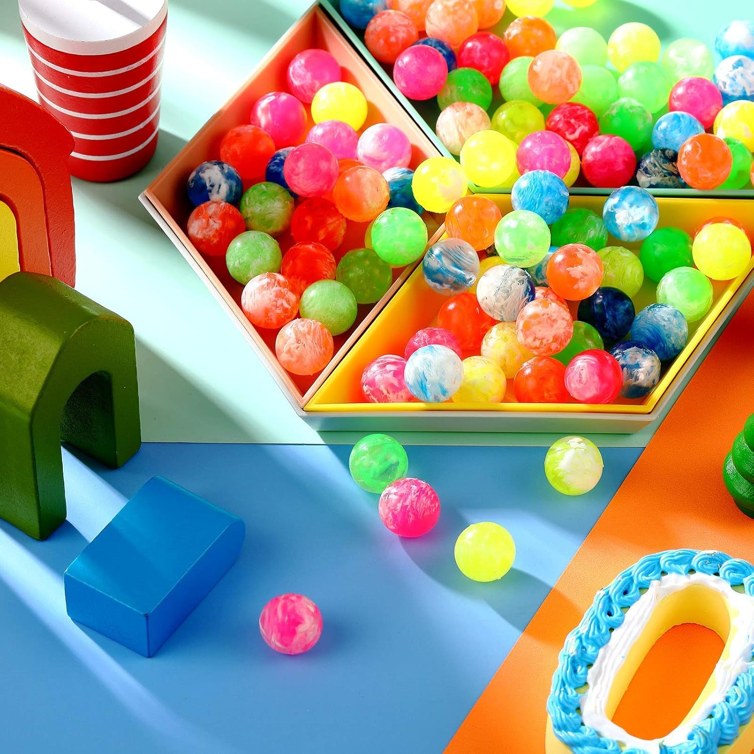 500 bolas pequeñas con rebote de goma a granel, minibolas de rebote para fiestas de cumpleaños, regalos, juegos, premios, máquinas expendedoras, llenadores, actividades al aire libre (0.78 5