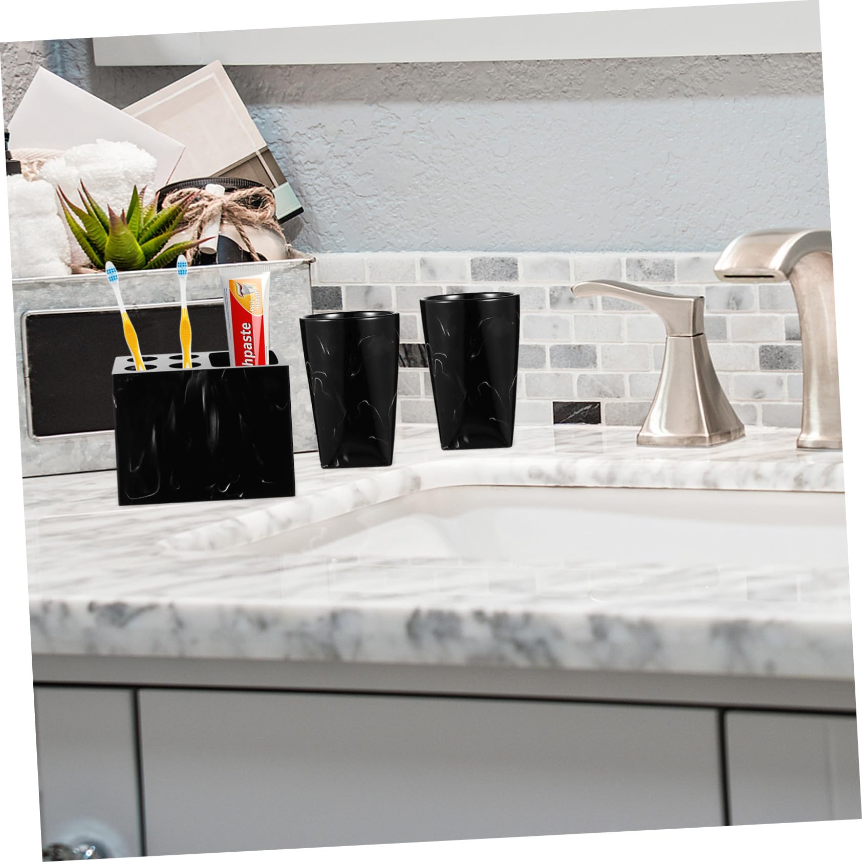 ABOOFAN Juego de Accesorios de Baño Marmolado Negro Jabonera, Estante para Cepillos, Vasos Enjuague Bucal y Botella de Viaje, Resina Práctica, para Baño y Viaje, Set de 5 Piezas