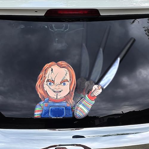 Killer Doll agitando un cuchillo de WiperTags con calcomanía que se fija al limpiaparabrisas trasero del vehículo para los fanáticos del terror o