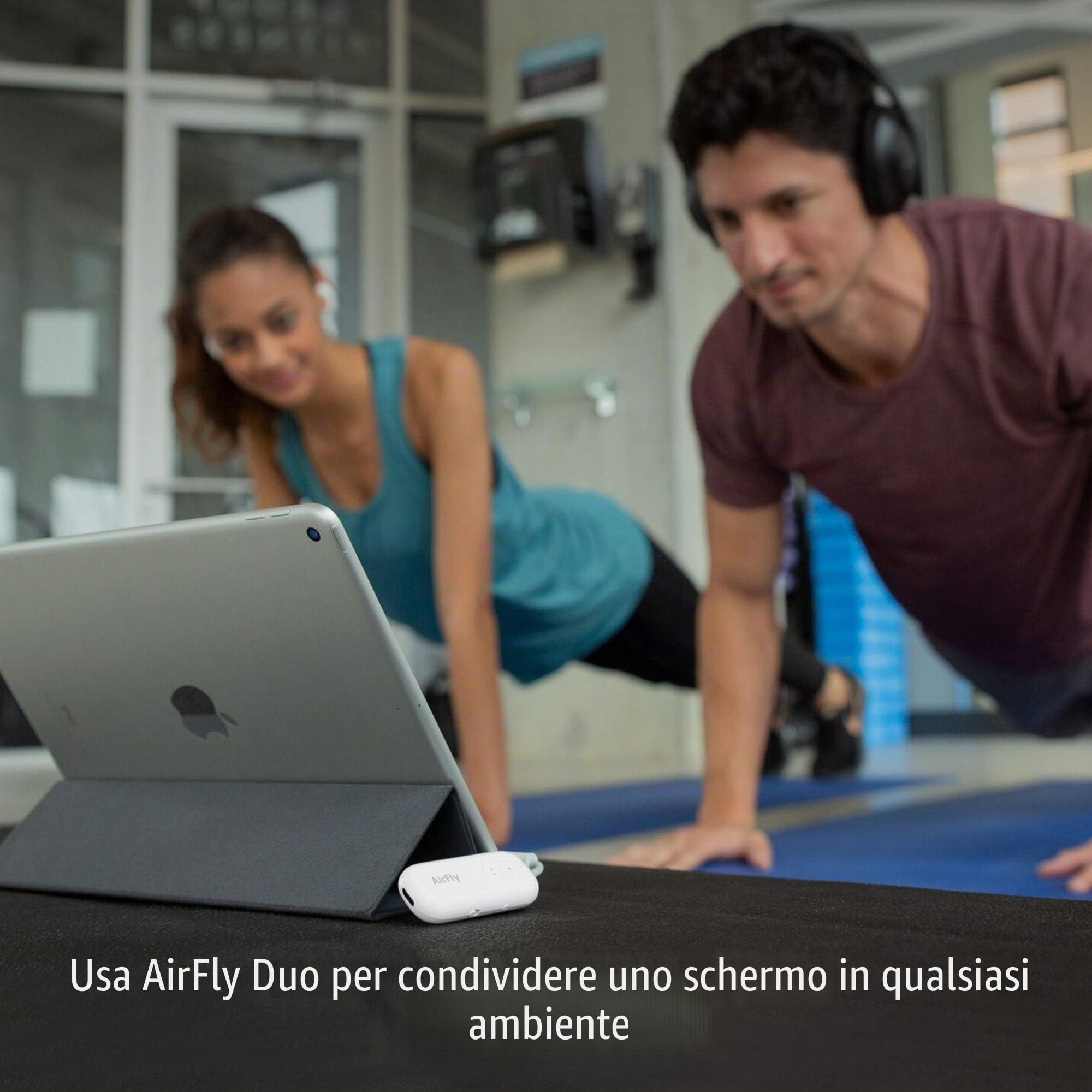 Twelve South AirFly Duo: trasmettitore wireless con condivisione audio per un massimo di 2 AirPods/cuffie wireless a qualsiasi jack audio per l'uso su aerei, barche o in palestra, casa, auto