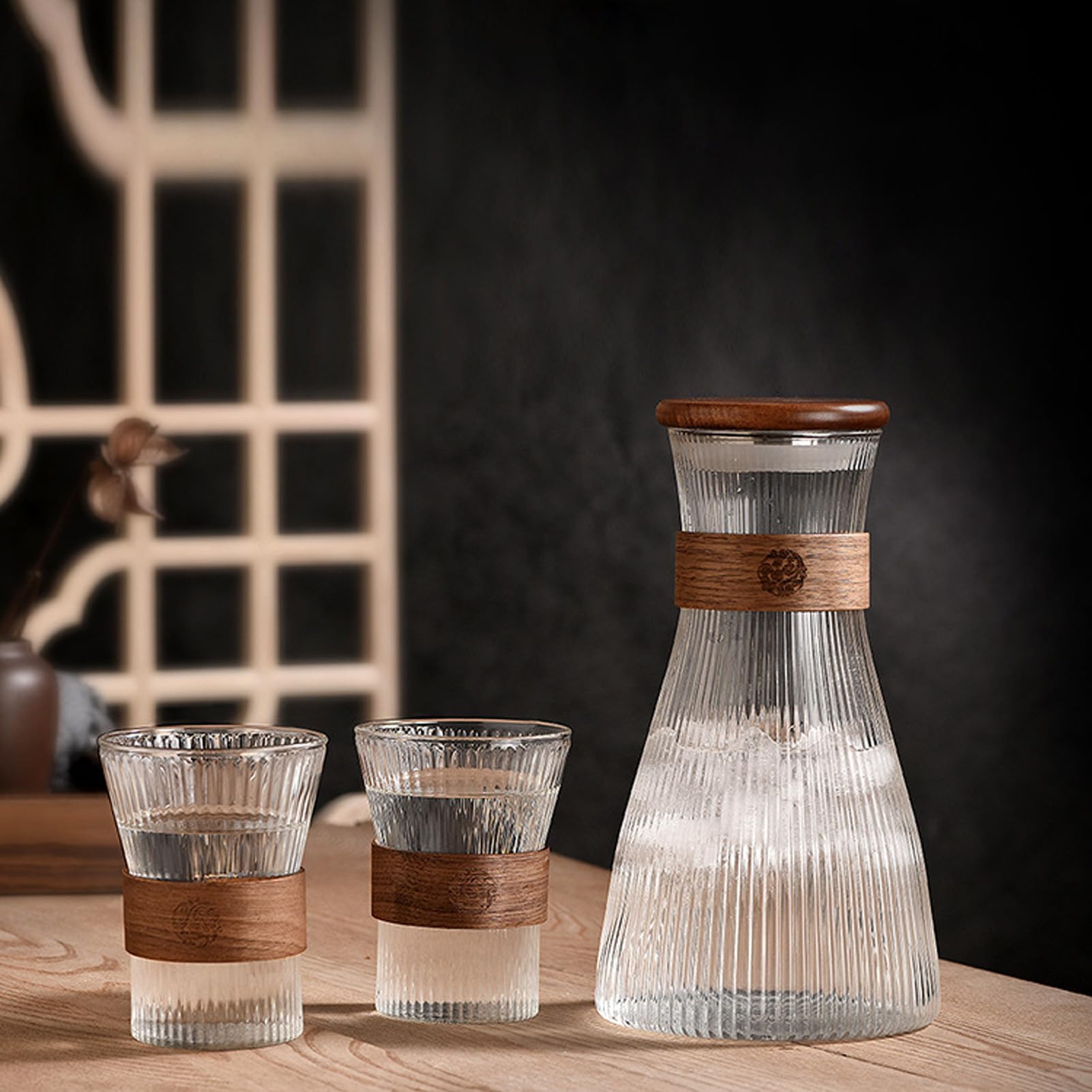Bedside Carafe and Glass Set, Heatproof Coldproof 1600ml 300ml, High Borosilicate Glass Pitcher and Cups for Coffee Juice, Made of Walnut Wood, Ideal for Home, Tea House