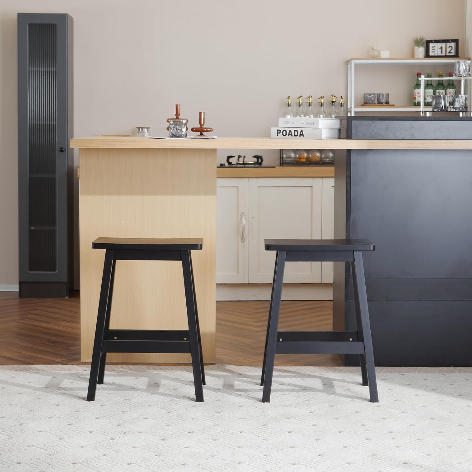 VINGLI 24 Inch Solid Wood Saddle Barstool, Bar Stools Set of 2, Kitchen Counter Seat with Footrests, Counter Height Saddle Barstool for Living Room, Dining Room, Counter & Outdoor Events, Black