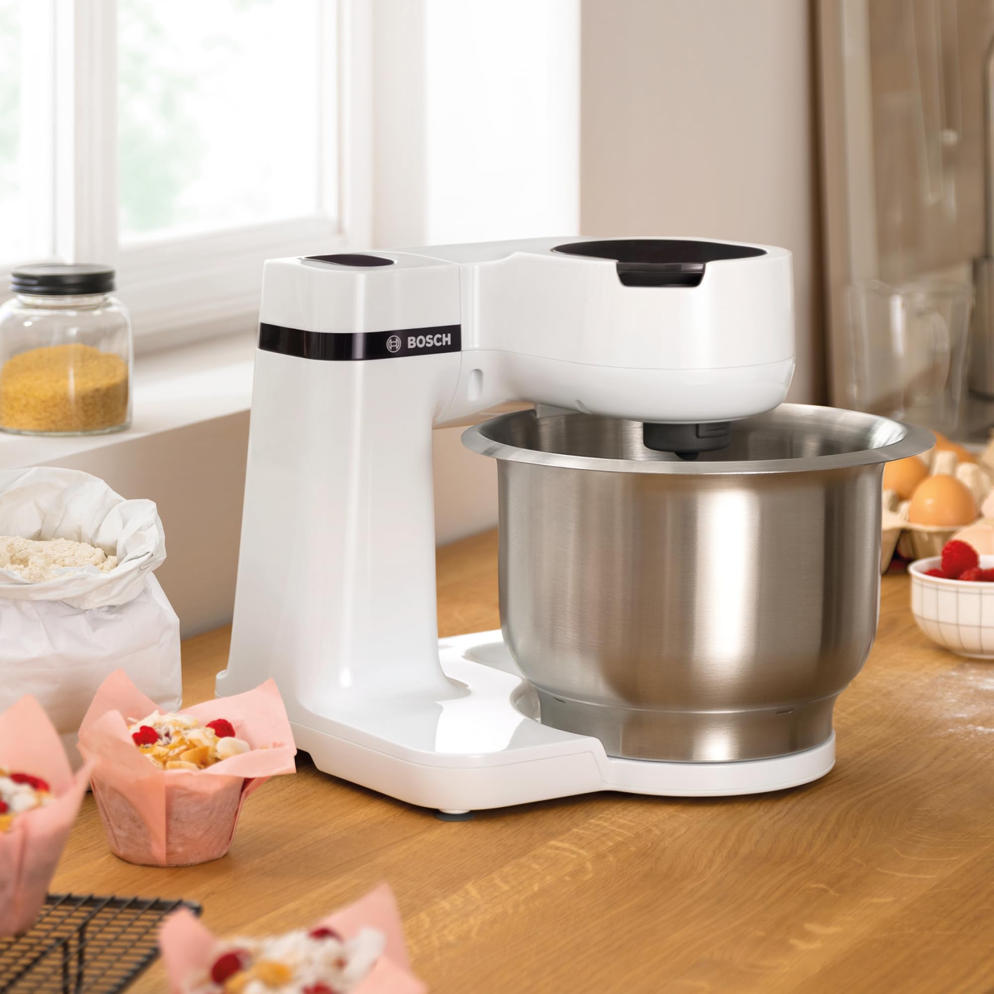 Bosch Küchenmaschine Serie 2, kleine Küchenmaschine, Edelstahl-Schüssel 3,8 L, Knethaken, Schlag-, Rührbesen spülmaschinenfest, 4 Arbeitsstufen, 700W, weiß, MUMS2EW00