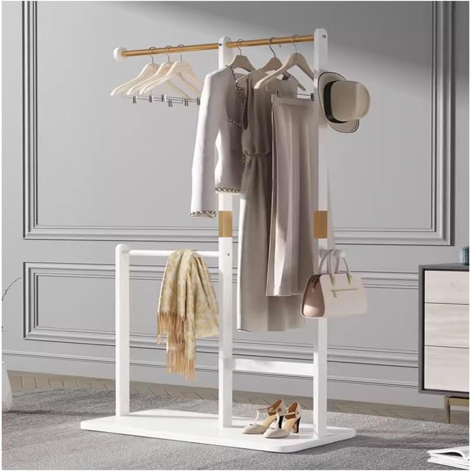 Porte-manteau facile a installer et peu encombrant pour vetements