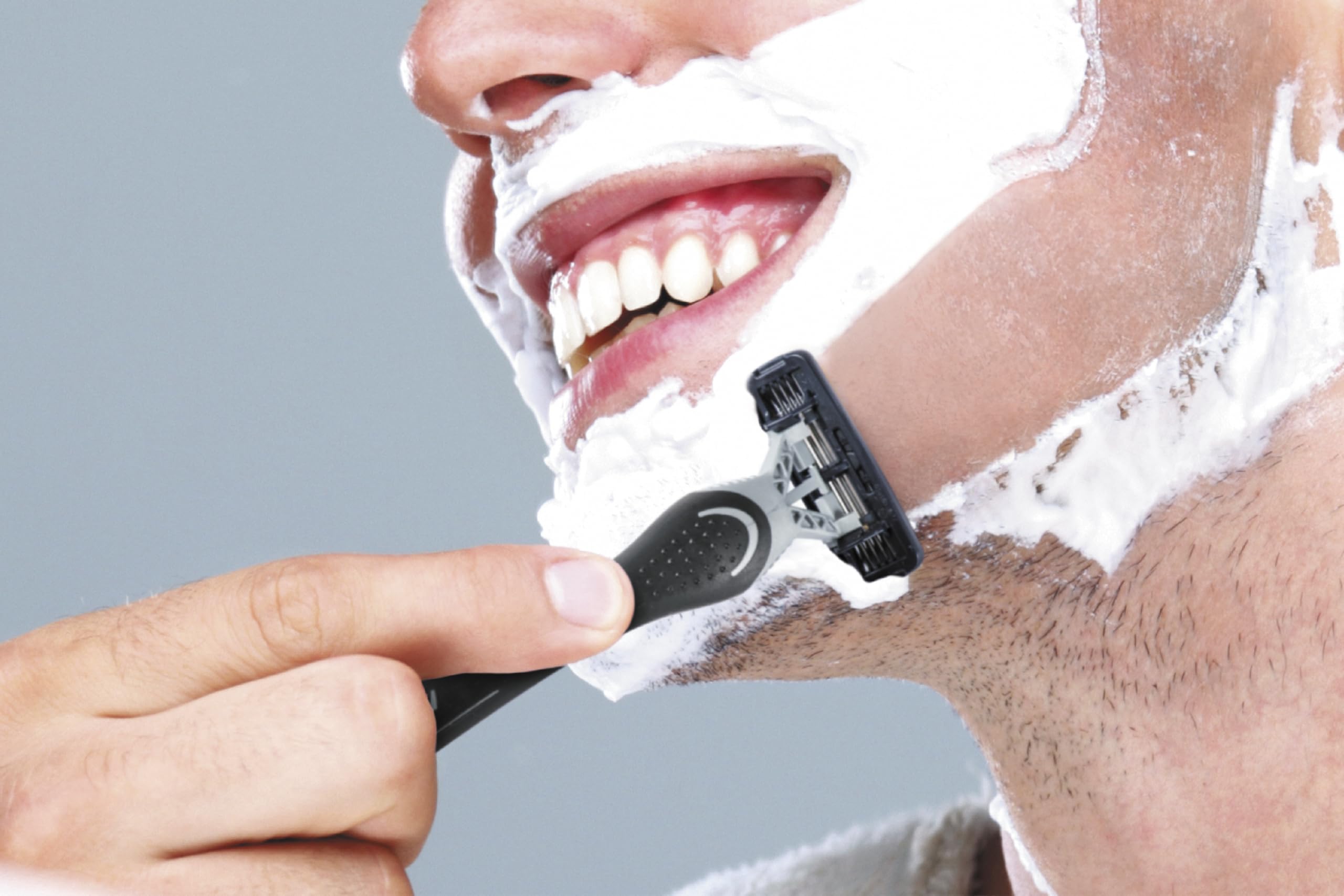 BIC 4 Flex Rasoi Usa e Getta Uomo con Barra Protettiva in Gomma e Banda Emolliente - Confezione da 8