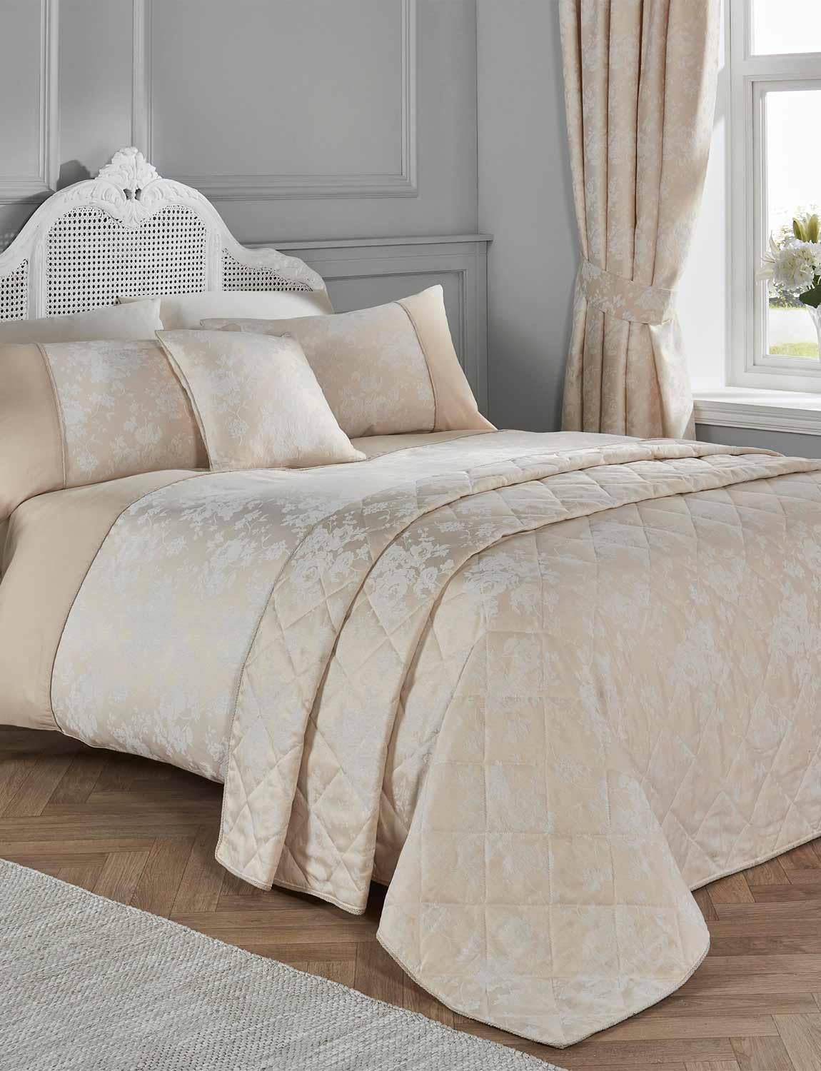 Dreams & Drapes | Woven - Imelda - Jacquard Duvet Cover Set - Double Bed Size in Ivory | Ivory