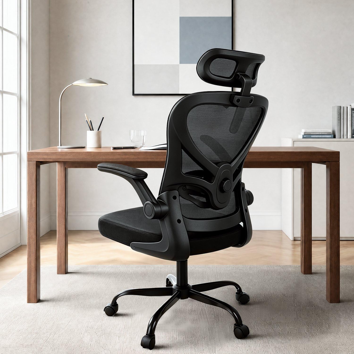 ALAULM Ergonomischer Bürostuhl mit Verstellbarer Lendenwirbelstütze und um 90° hochklappbaren Armlehnen, Computerstuhl mit hoher Rückenlehne aus Netzgewebe für Zuhause und Büro, schwarz