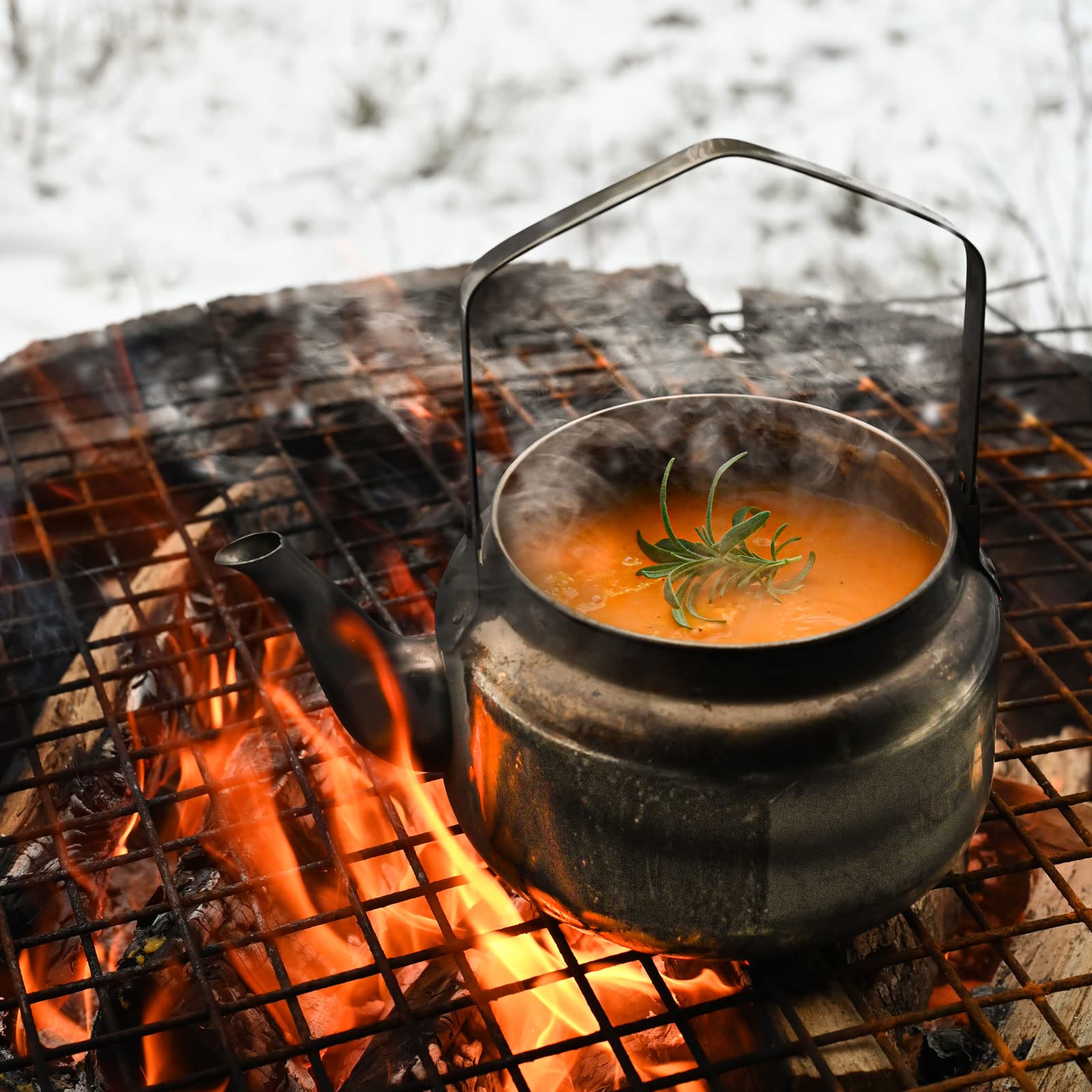 STABILOTHERM Edelstahl Outdoor-Kaffeekessel 2 Liter I ideal für Lagerfeuer & Grill – Teekessel Wasserkessel Teekanne Wasserkanne Kochgeschirr – ideal für Outdoor Camping Wandern Reisen Picknick