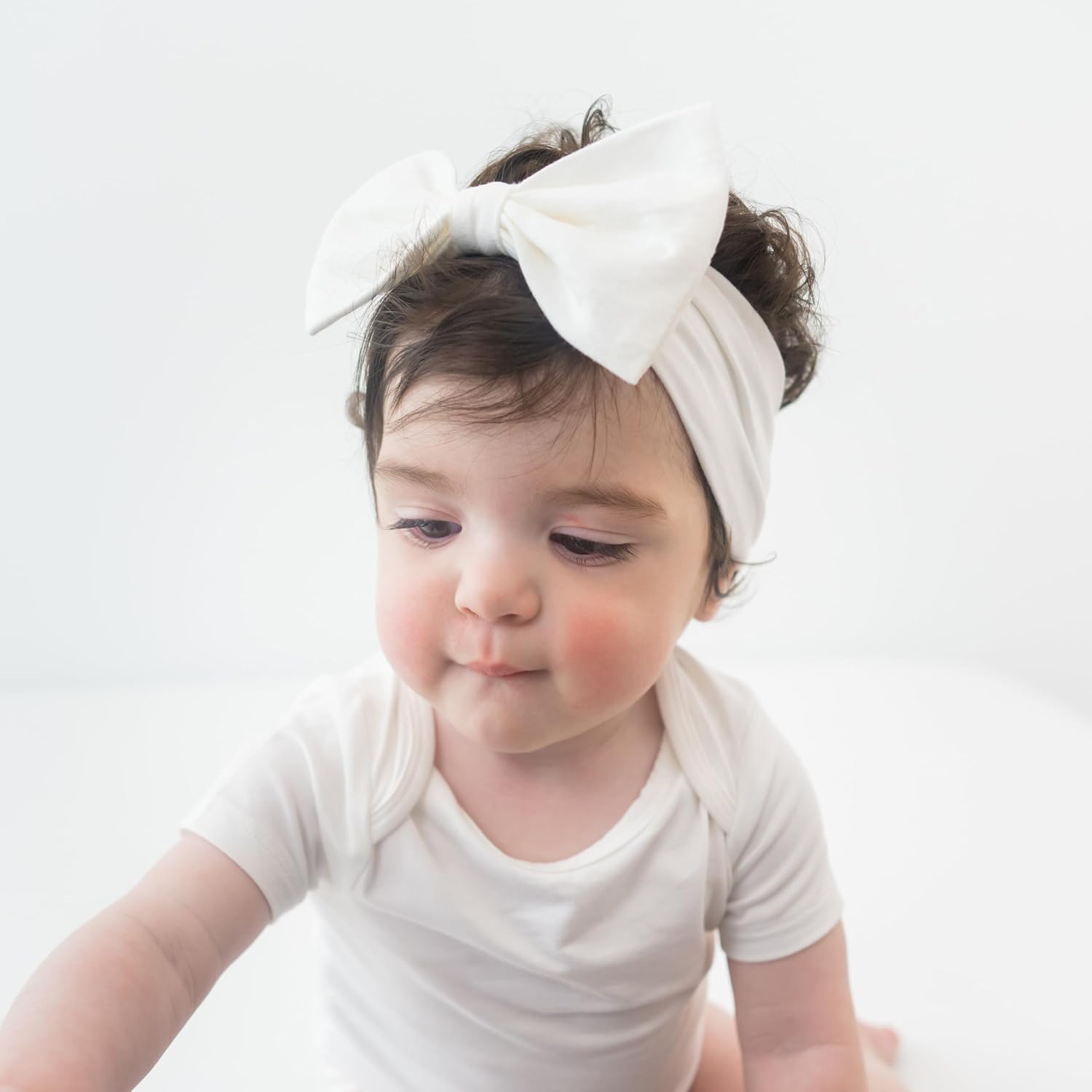 KYTE BABY Bow Headband for Girls, Ultra Soft Rayon Made from Bamboo, Stretchy and Stylish Baby Essential (0-3 Months, Cloud)