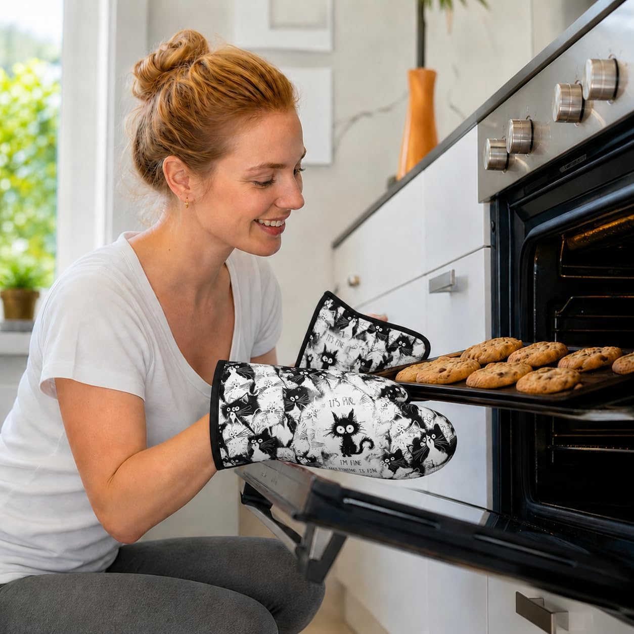 Cat Oven Mitts and Pot Holders Sets of 4 Heat Resistant Cats Gloves Gifts for Women 4pcs Oven Gloves Hot Pads for Kitchen Baking Cooking Grilling