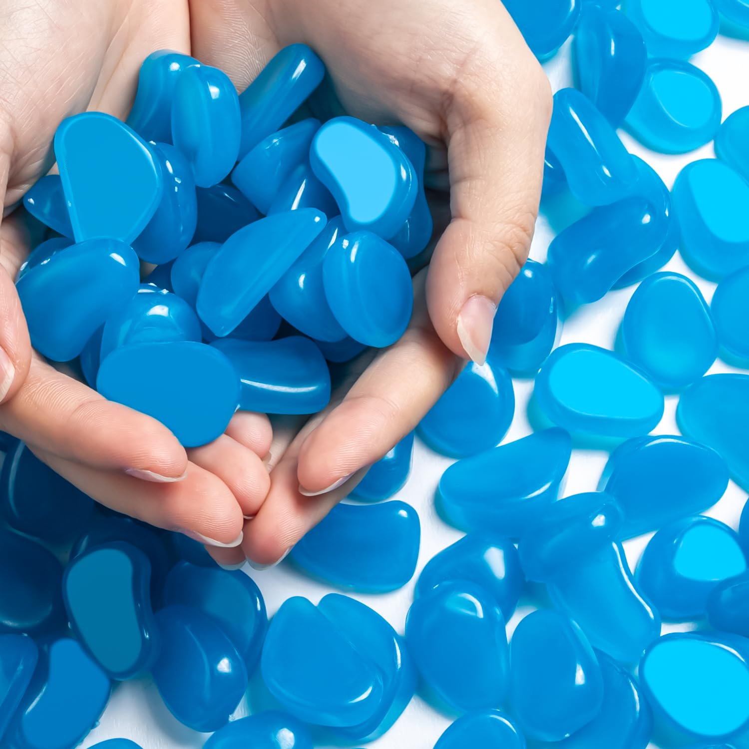 Landical 200 Pcs Glow in The Dark Rocks Bulk 1.06 Inch Blue Garden Glow Rocks Outdoor Garden Glow in The Dark Pebble Glow in The Dark Stone for Walkway Backyard Landscaping Fish Tank Plant Decor