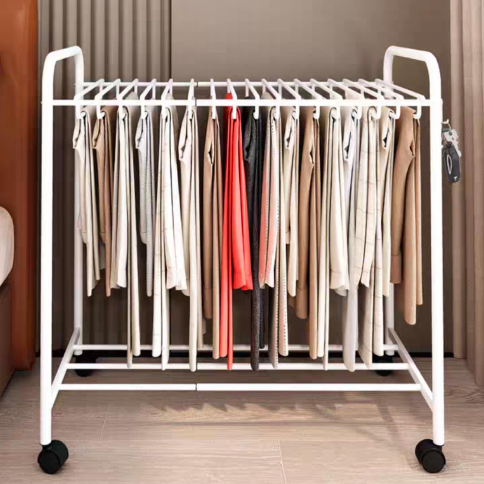 Portant à pantalons amovible pour aménager un dressing ou une buanderie lumineuse