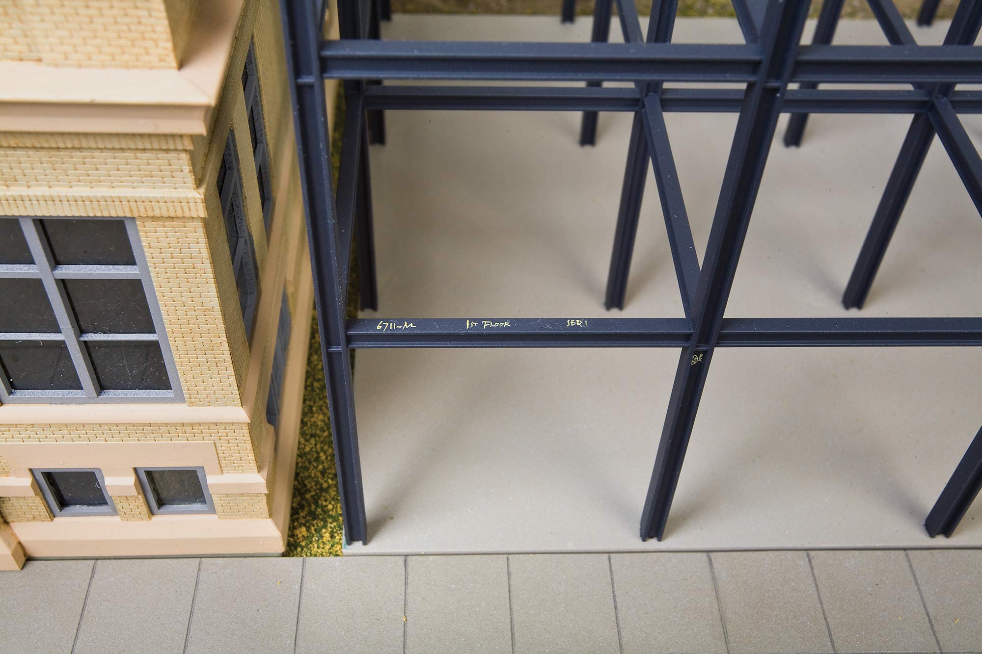 Walthers Skyscraper Construction Site Kit, 8-5/8 X 10-9/16 X 5-3/4" 21.9 X 26.8 X 14.6cm, Multi, (933-3761) - Image 5