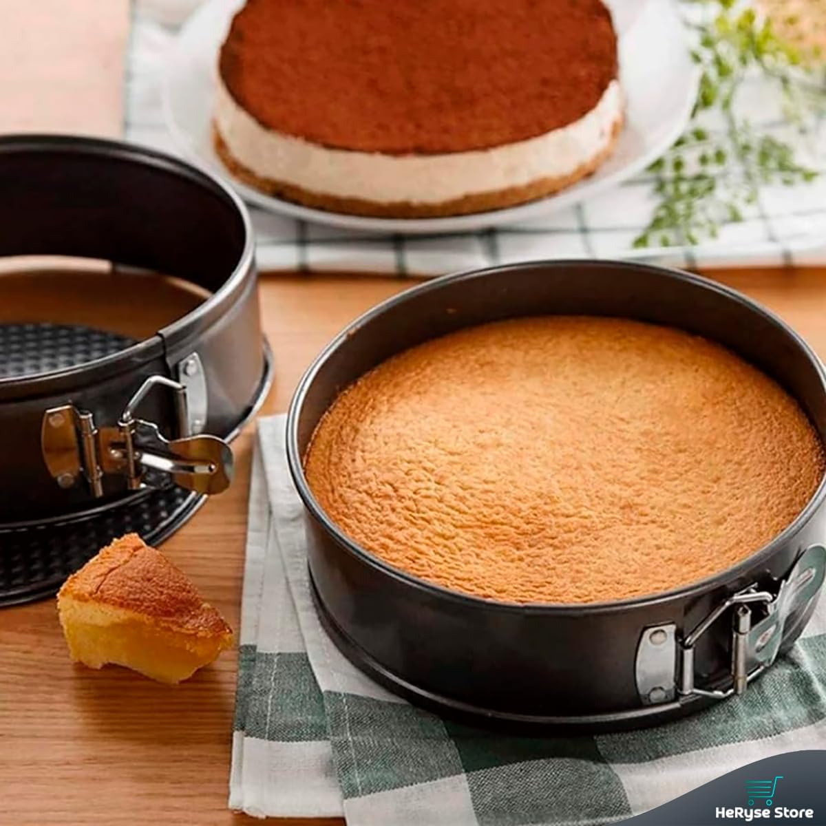Conjunto 3 Formas Redondas de Alumínio com Fundo Removível Jogo Antiaderente para Bolo e Torta, kit de Assadeiras - 24,26 e 28 cm Conjunto 3 Formas Redondas de Alumínio com Fundo Removível Jogo Antiaderente para Bolo e Torta, kit de Assadeiras - 24,26 e 28 cm