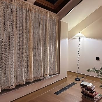 Amazon｜タッセル付きファームハウスクロシェカーテン、です