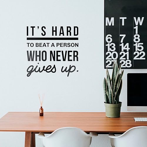 Calcomanía de vinilo para pared, con texto en inglés "It's Hard to Beat A Person Who Never Gives Up", 22 x 23 pulgadas, moderna, motivacional,