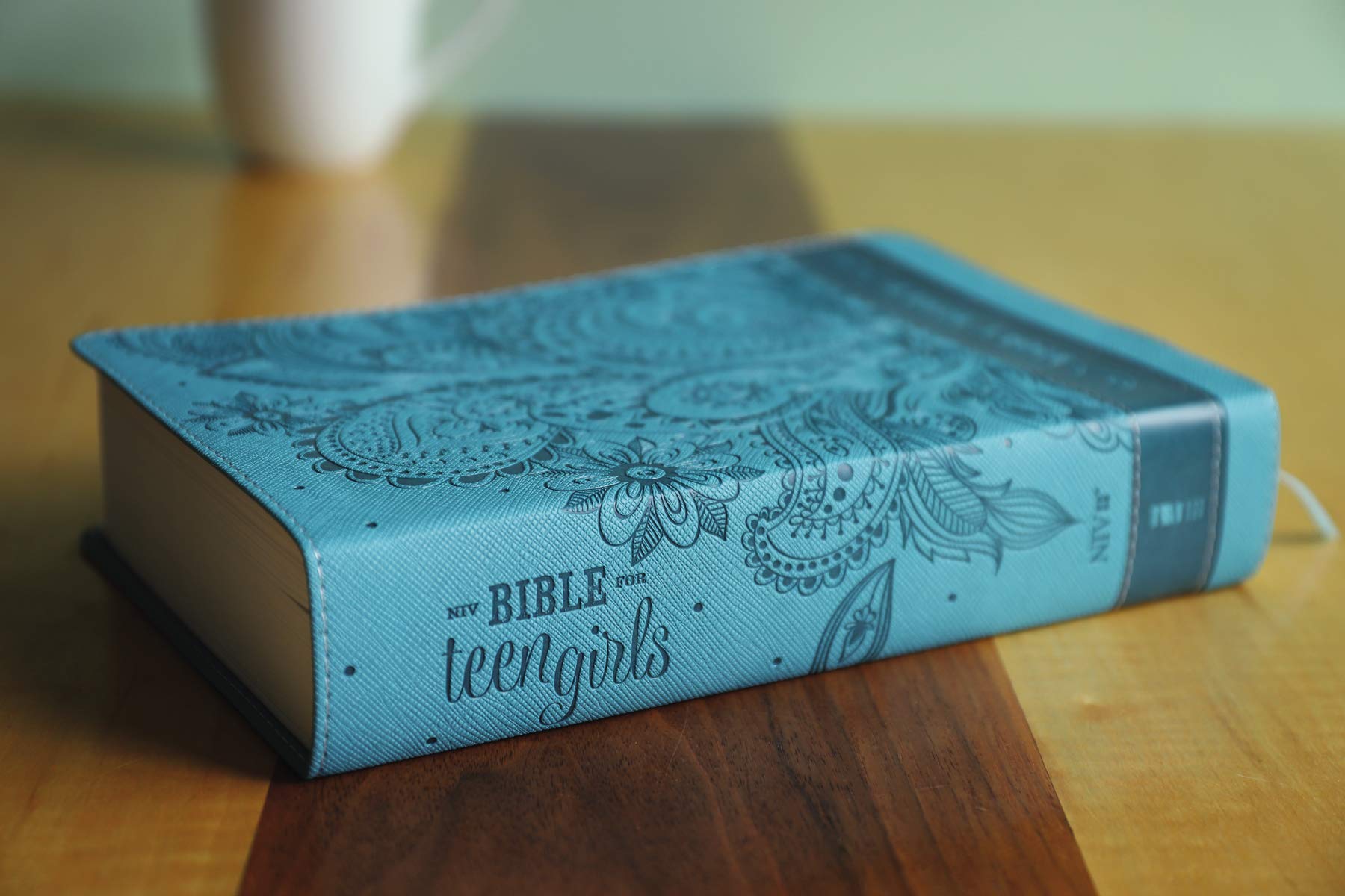 NIV, Bible for Teen Girls, Leathersoft, Blue: Growing in Faith, Hope, and Love – The Perfect Christian Faith Gift for Your Teenage Girl, Age 13-18