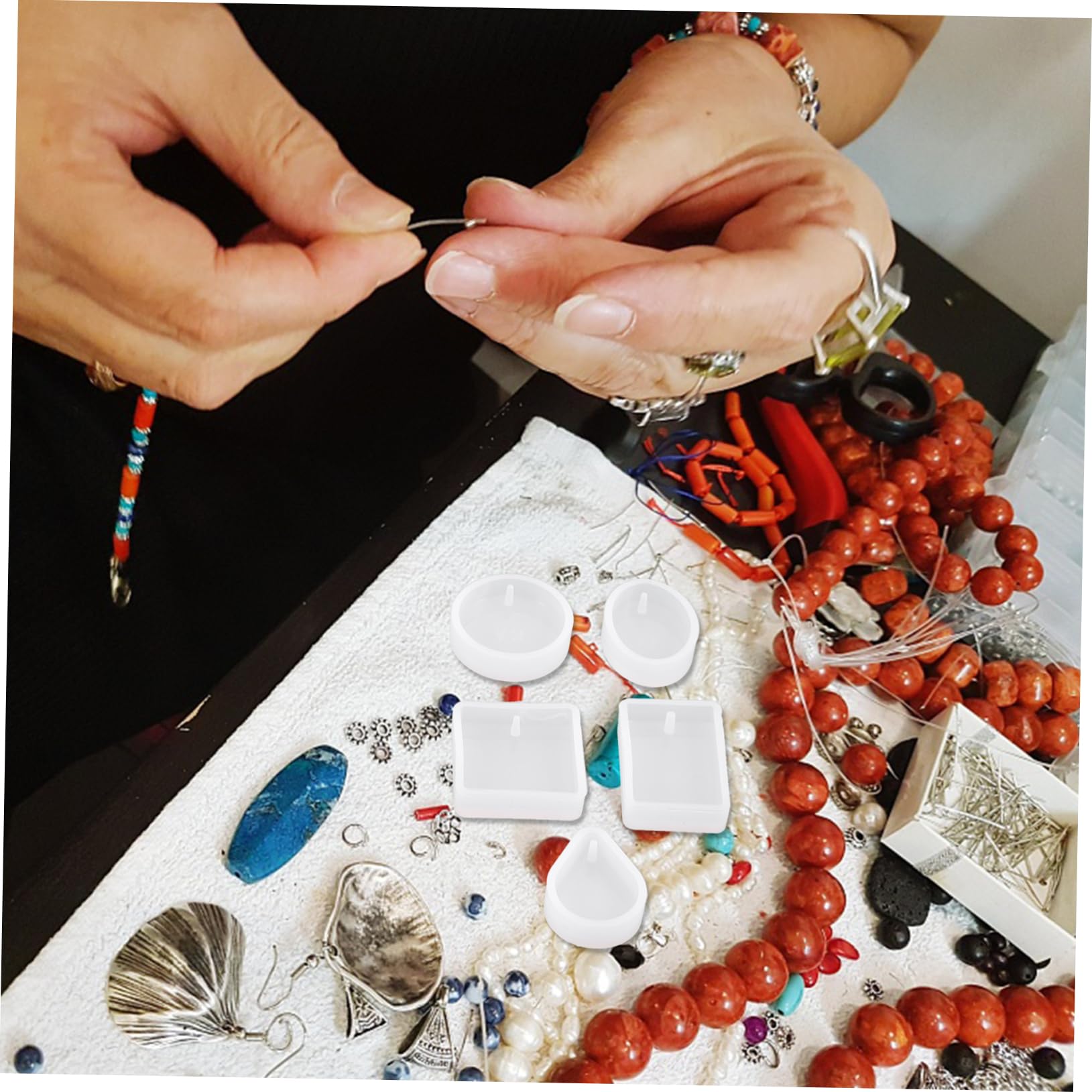 NUOBESTY 4sets Stampo Silicone Per Gioielli Fai Da Te Con Accessori Per Creazioni Artigianali Mold Per Pendenti e Decorazioni Resinose Per Creazioni Personalizzate e Divertimento Manuale