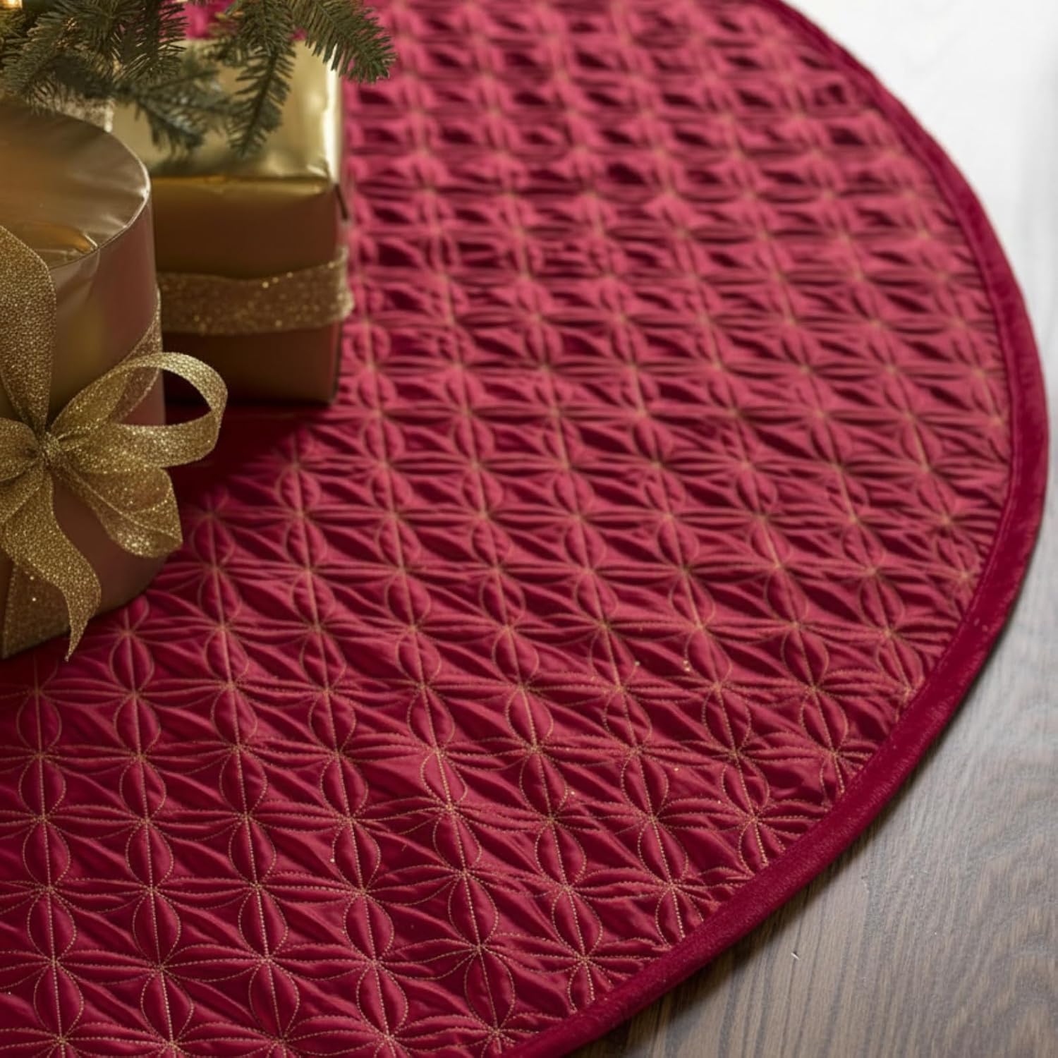 HunnmingRe 60 Inches Burgundy Quilted Christmas Tree Skirt Classic Reversible Xmas Tree Skirt with Metallic Gold Threading for Merry Christmas Party Vintage Holiday Decorations