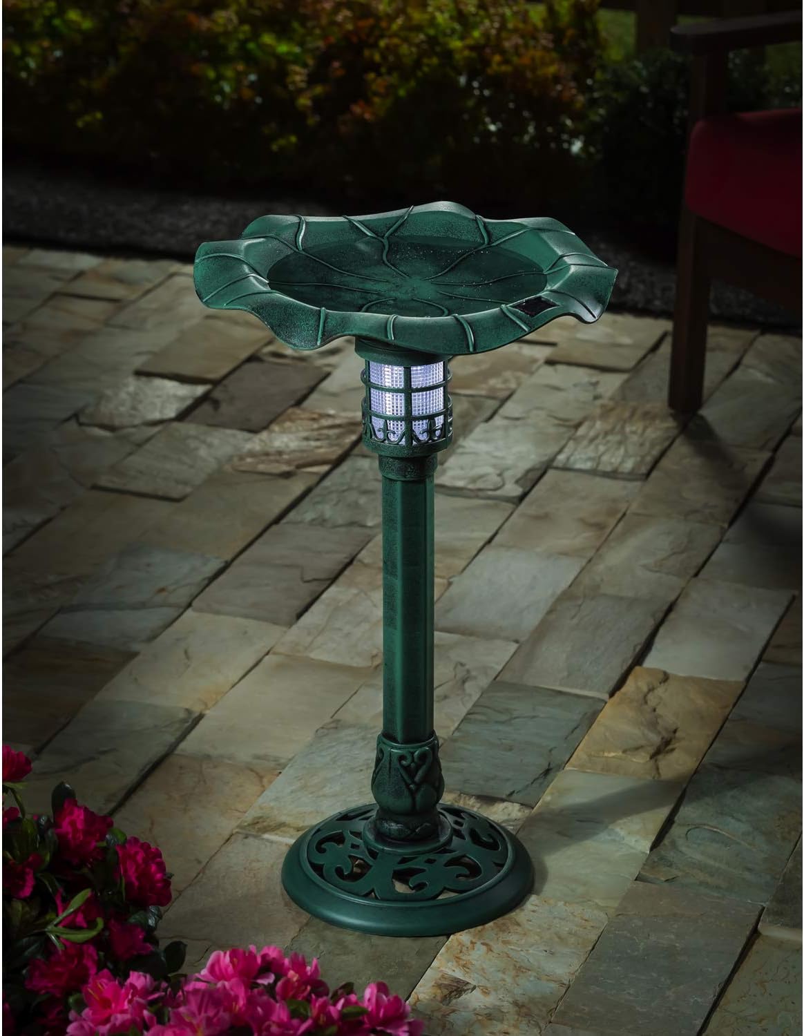 Evergreen Garden Outdoor Décor Solar Plastic Bird Bath Lily Pad in Green Patina for Homes Gardens Yards Lawn and Patio