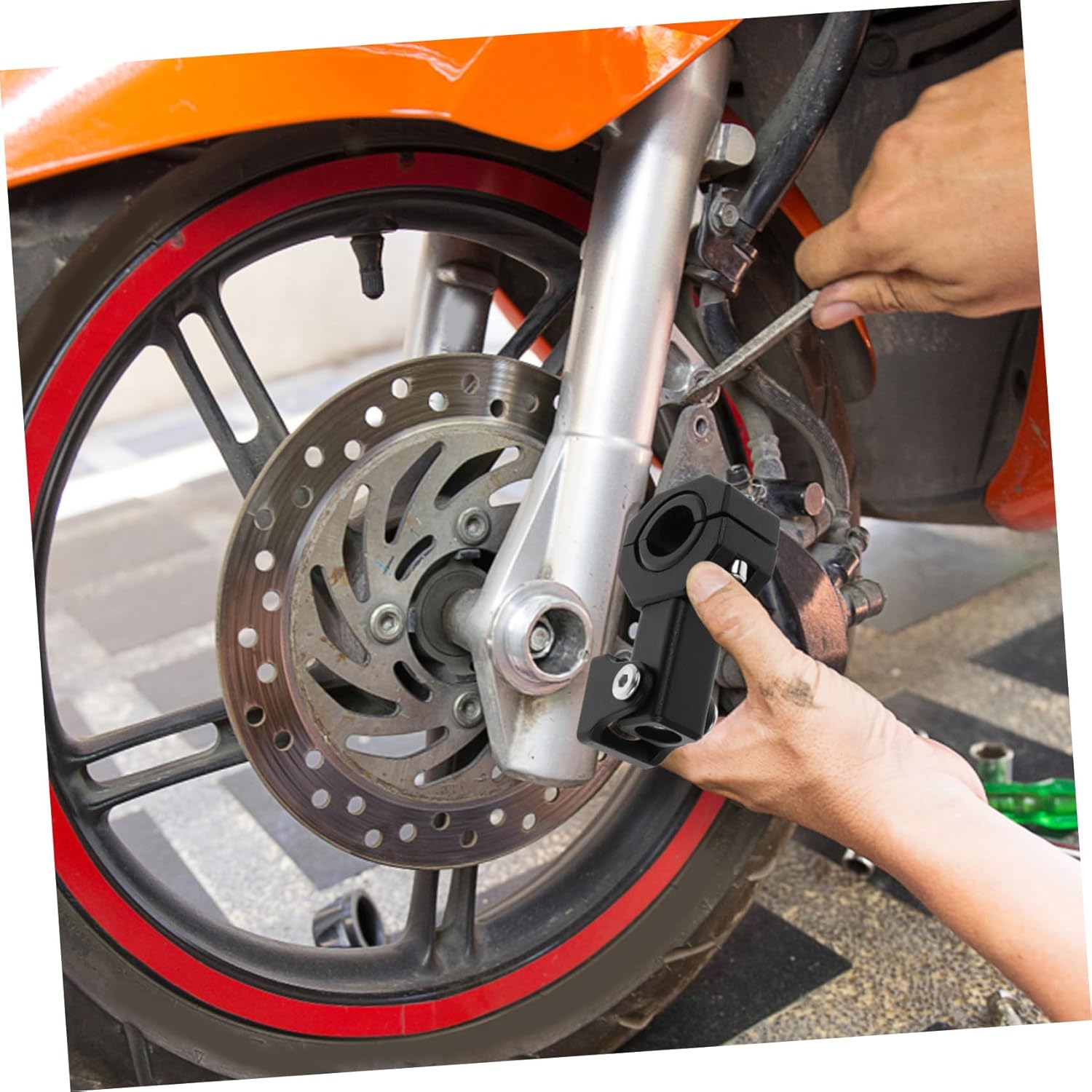 2pcs Motorcycle Light Brackets Adjustable Fork Mount Tube Clamp Bracket for Fog Headlights and Indicators Fit for Various Motorcycle Models