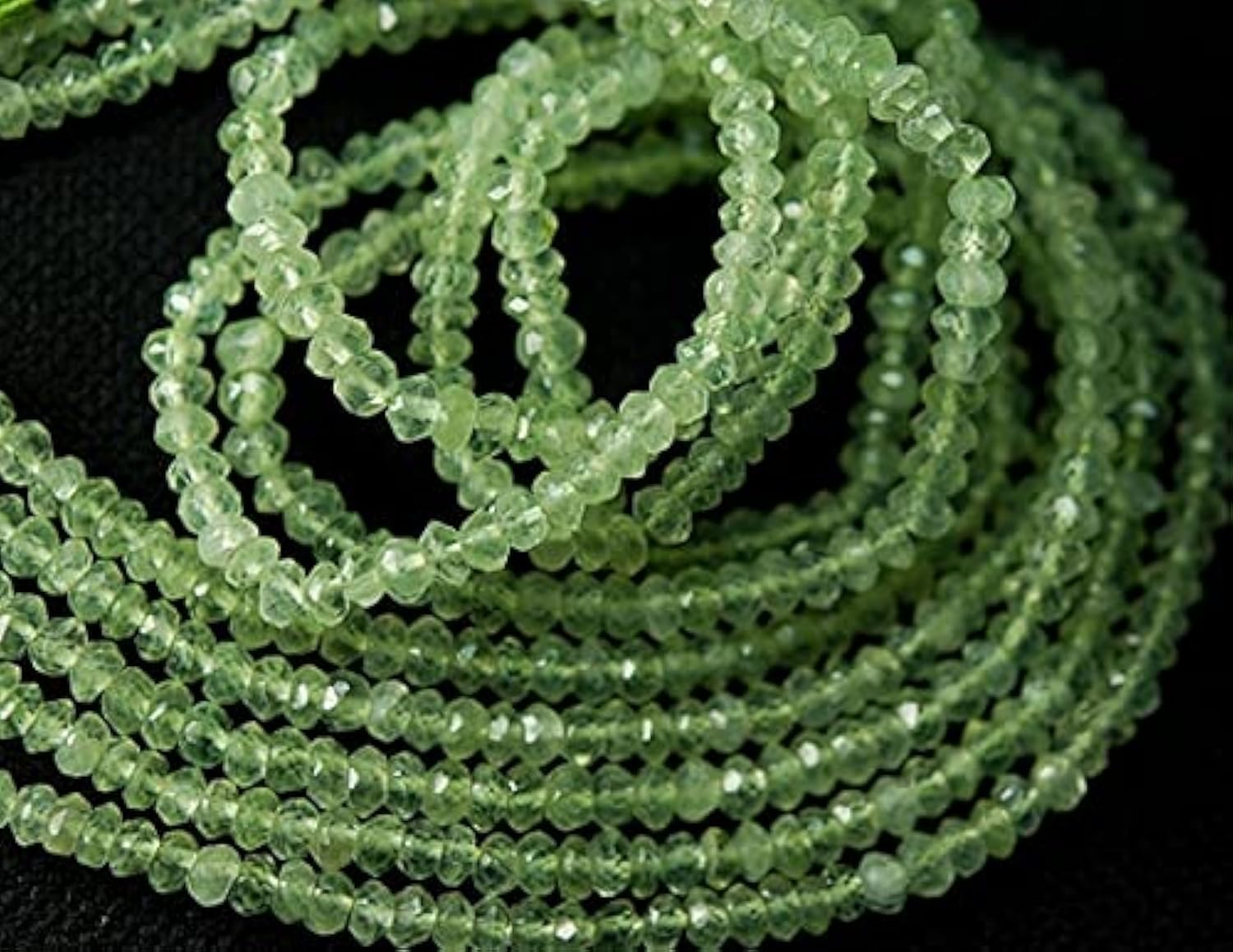 Préhnite verte 3mm en perles facettées LKBEADS pour créer un collier d'été