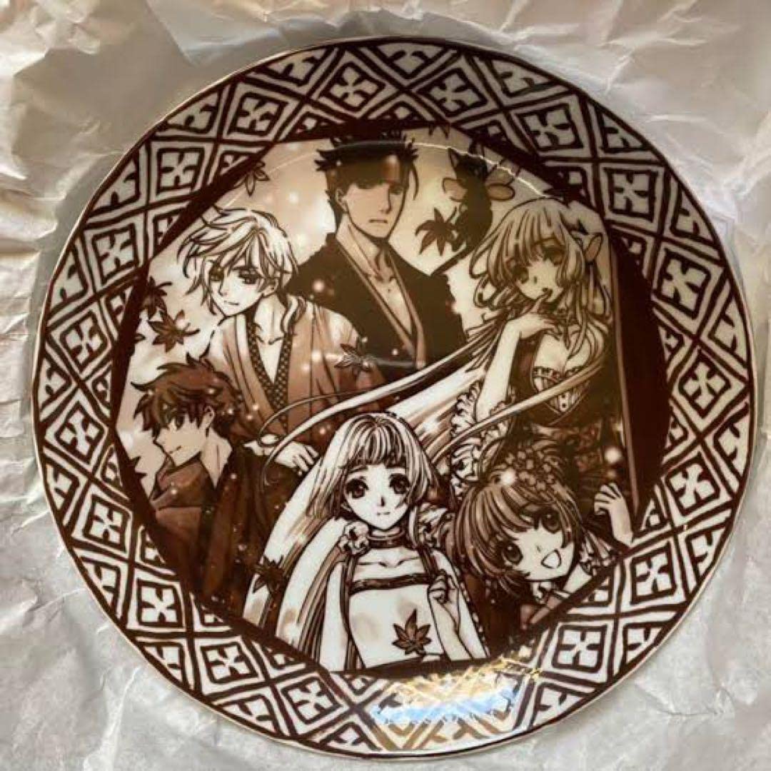 Amazon | CLAMP原画展 記念飾り皿 L 茶 | ノーブランド品 | 小皿