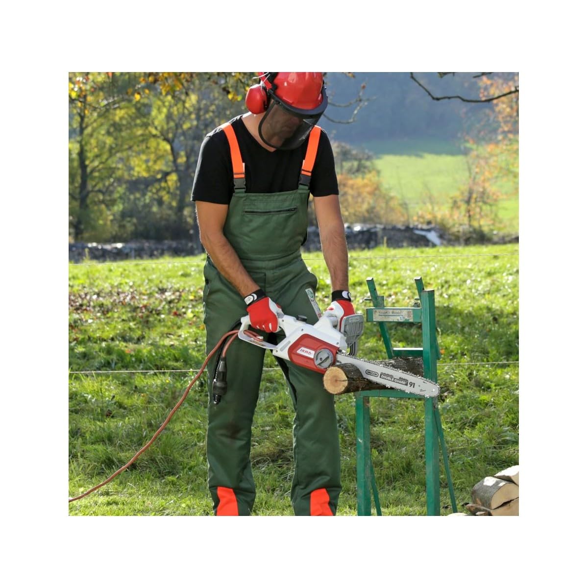 Ikra Elektryczna piła łańcuchowa 2200W Trilink Guide 40 cm, szybkie cięcie, antywibracyjne, napięcie bez narzędzi, automatyczne smarowanie