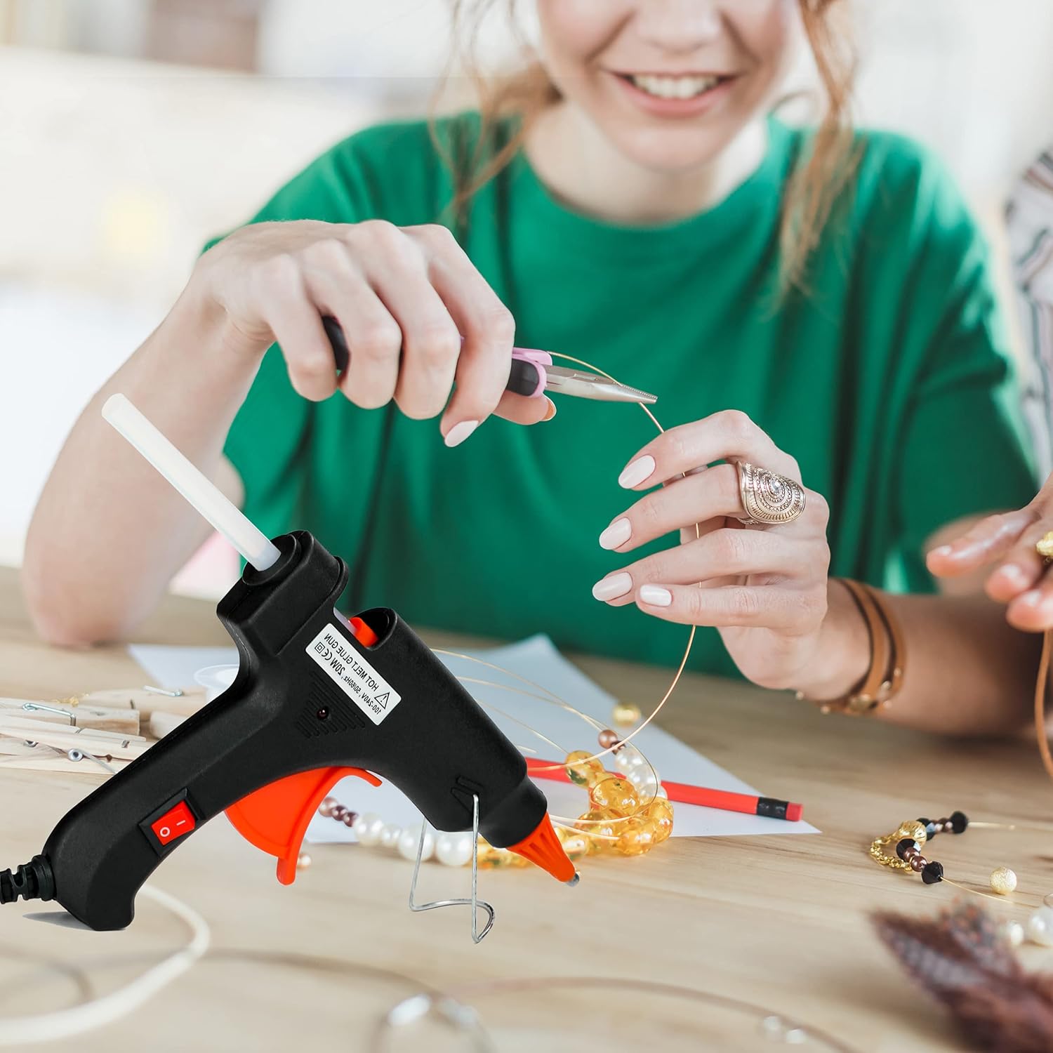 Hot Glue Gun with 50 Glue Sticks, Craft Glue Gun, Removable Glue Gun，Glue Gun Mini, Hot Glue Gun with Glue Sticks for DIY Small Craft Projects and Home Quick Repairs (20 Watts, Black) : Arts, Crafts & Sewing