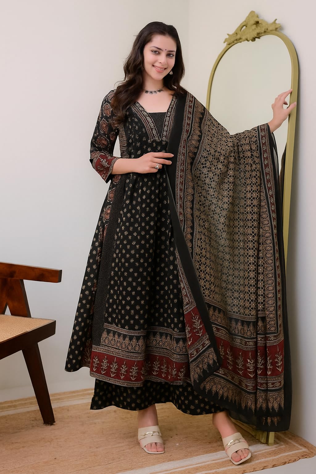 KLOSIA Women Printed Anarkali Kurta and Pant Set with Dupatta Black 2