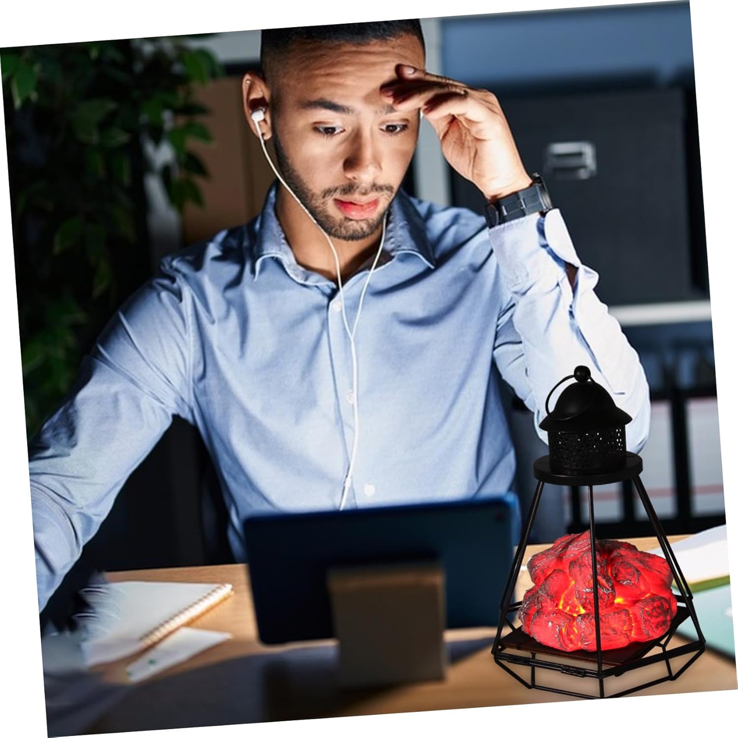 LED Flame Effect Lantern Creative Fireplace Design Night Lamp for Halloween and Winter Decor Material for Home and Party Decoration