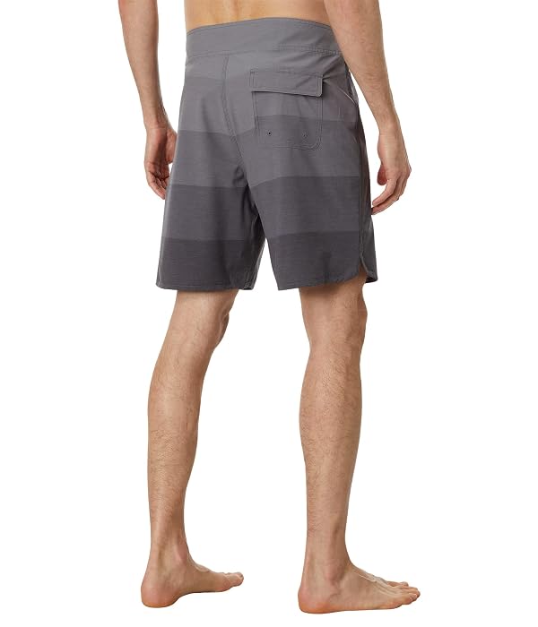 Oakley FOA40430402E36 Retro Mark 19" Boardshort Blackout 36 by Oakley - Used condition - Image 2