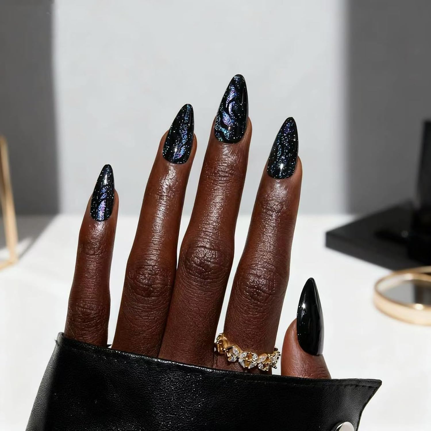 Black Press on Nails Medium Almond Cat Eye Glitter Design