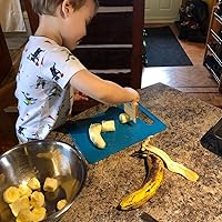 Vista 4 de Little Kitchen Academy by Prise Cuchillo de madera de arce para niños, herramienta de cocina para niños pequeños y niños. Cuchillo para niños