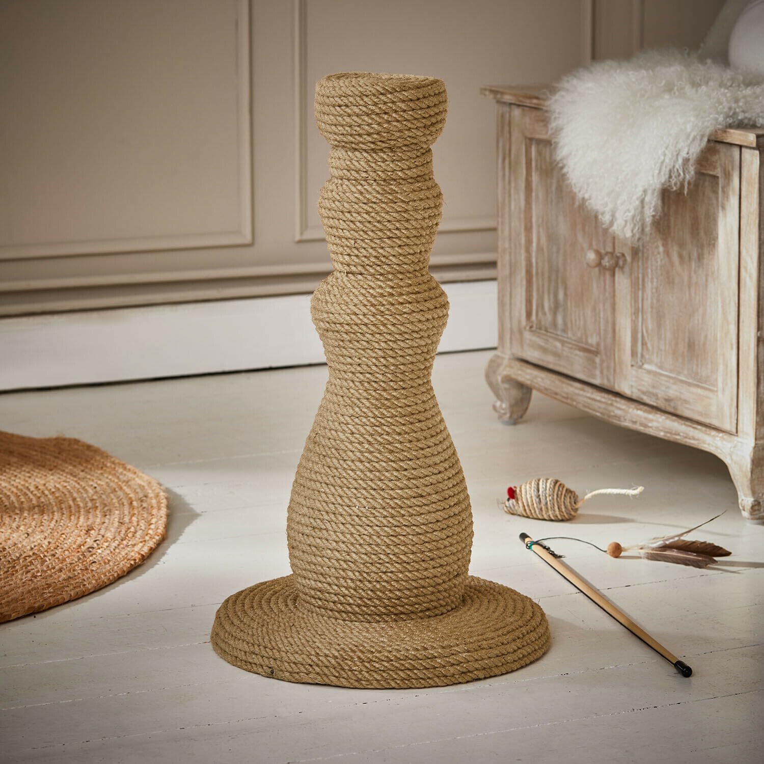 Loberon Kratzbaum Florévine - braun | Geschwungene Silhouette - mit Jute Umwickelt - mit Kleiner Sitzfläche - Katzenzubehör - Haustierkollektion