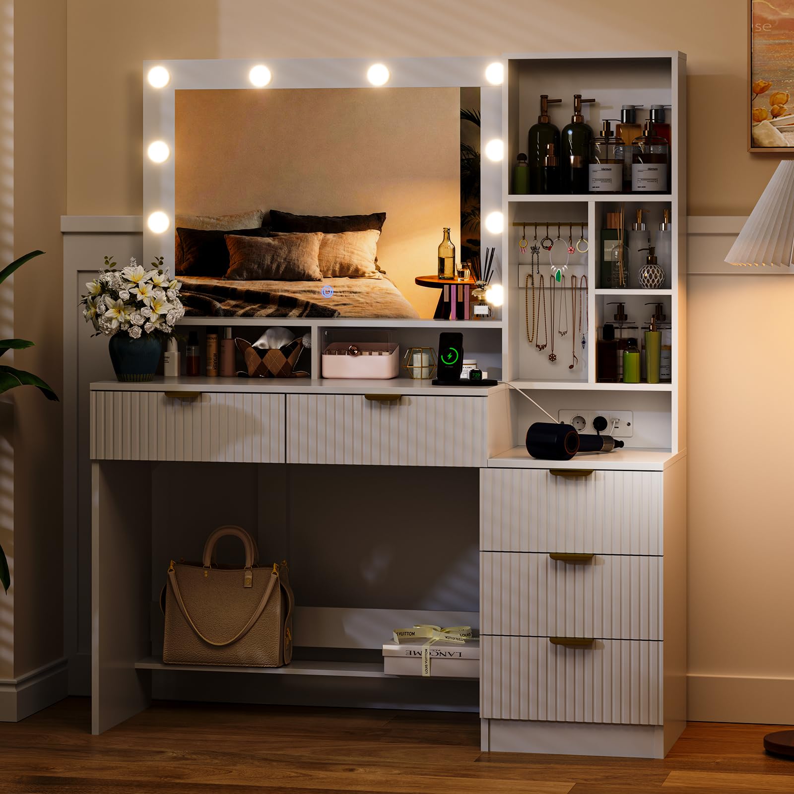 JUMMICO Toeletta Trucco con Specchio e Luci,Tavolo da Toilette con Cassetti, Postazione Trucco con Ripiani Aperti, Ganci per Gioielli e Presa Elettrica per Camera da Letto,Moderno (Bianco) (bianco)