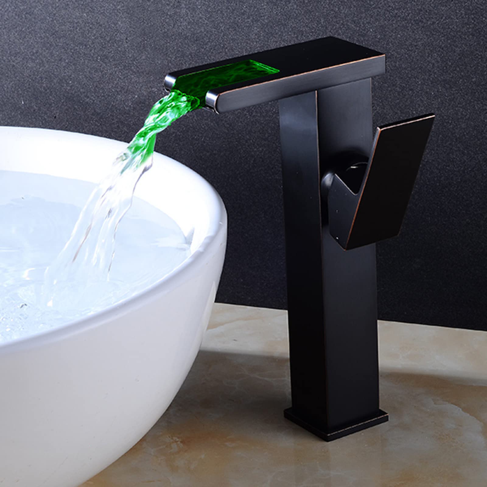 Grifo monomando dorado de caño alto con cascada cromada e iluminación LED RGB 8