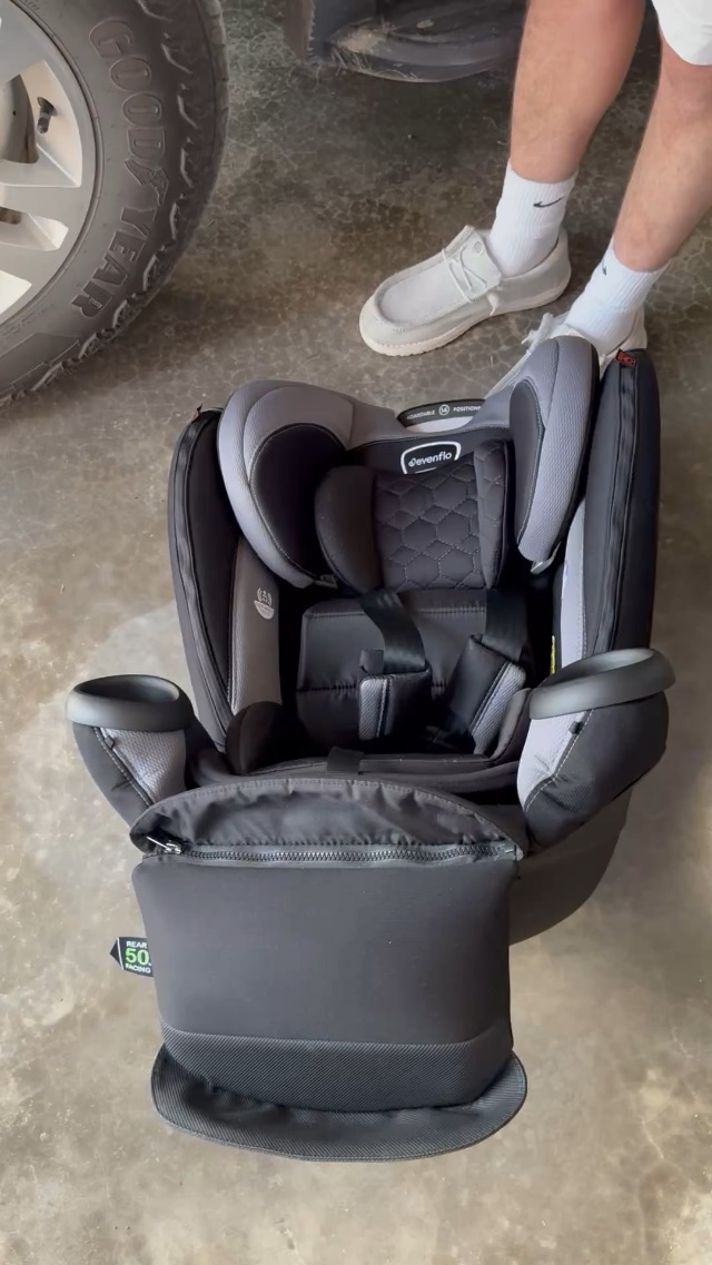 Watch Review of Evenflo Convertible Car Seat! on Amazon Live