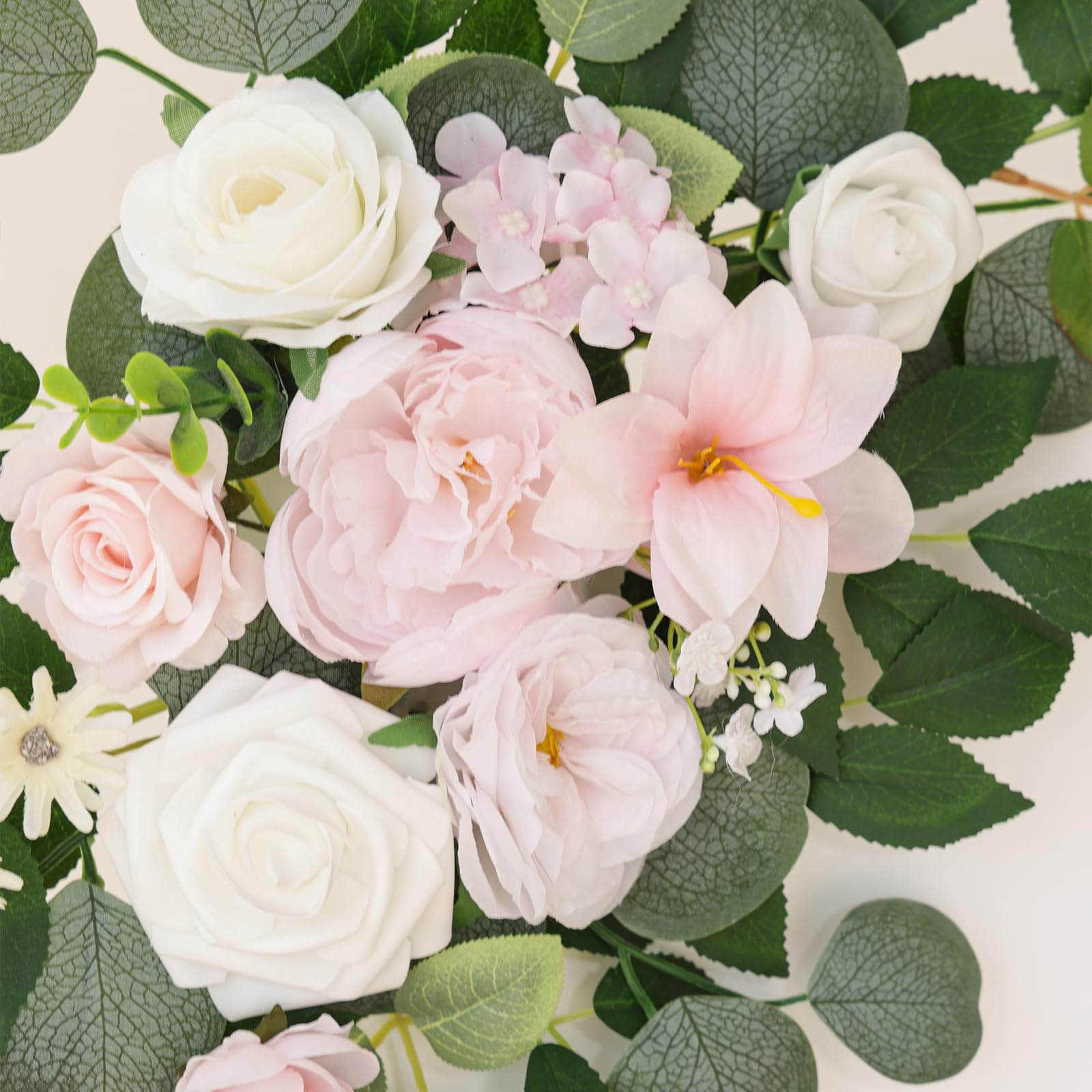 Lot de 2 fleurs artificielles décoratives pour centre de table de mariage, décoration florale murale, maison, entrée, extérieur (rose crème)